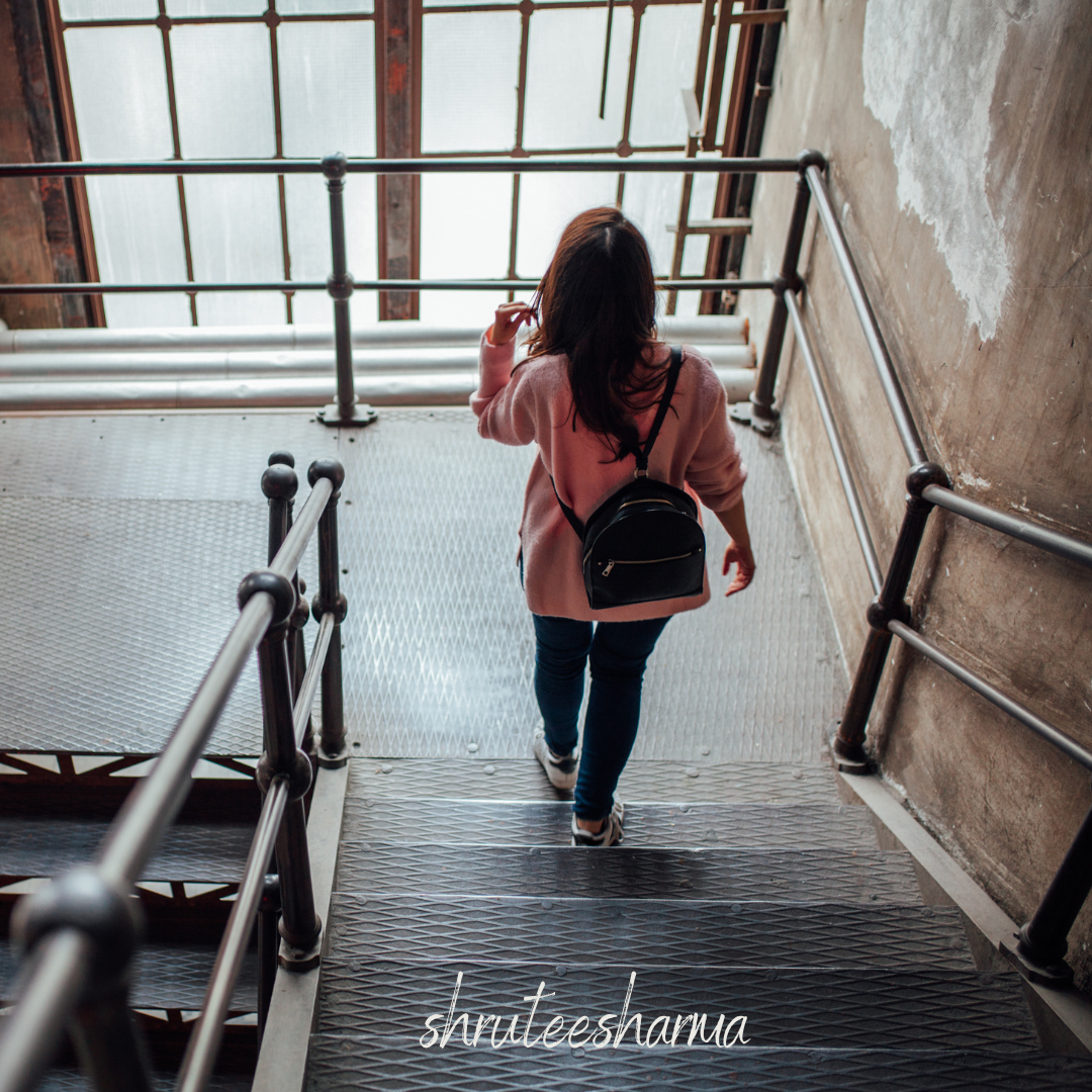 Why your knee hurts more going downstairs?