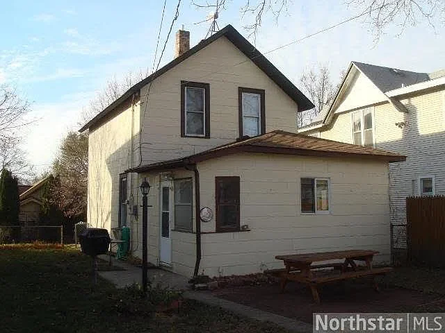 Rear of 1211.webp