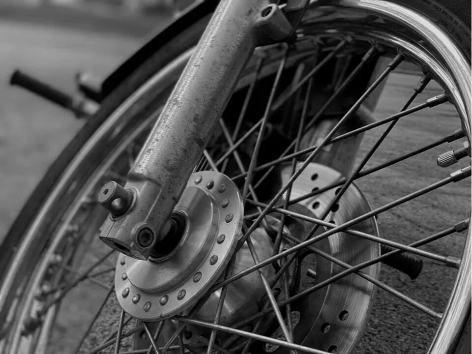 Cold Beer & Good Food Throttle Bar+Grill