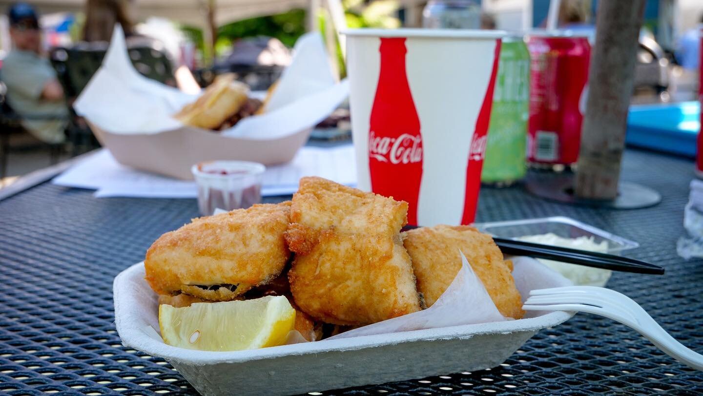 Our whitefish makes it easy to answer the inevitable &quot;What's for lunch?&quot; Pair 'em with a basket of fries, peas and peanuts, and local beverage... I mean, can you get any more #NoMi?! 😍

📲 231-256-9081
.
.
#bluebirdleland #lelandmi #leelan