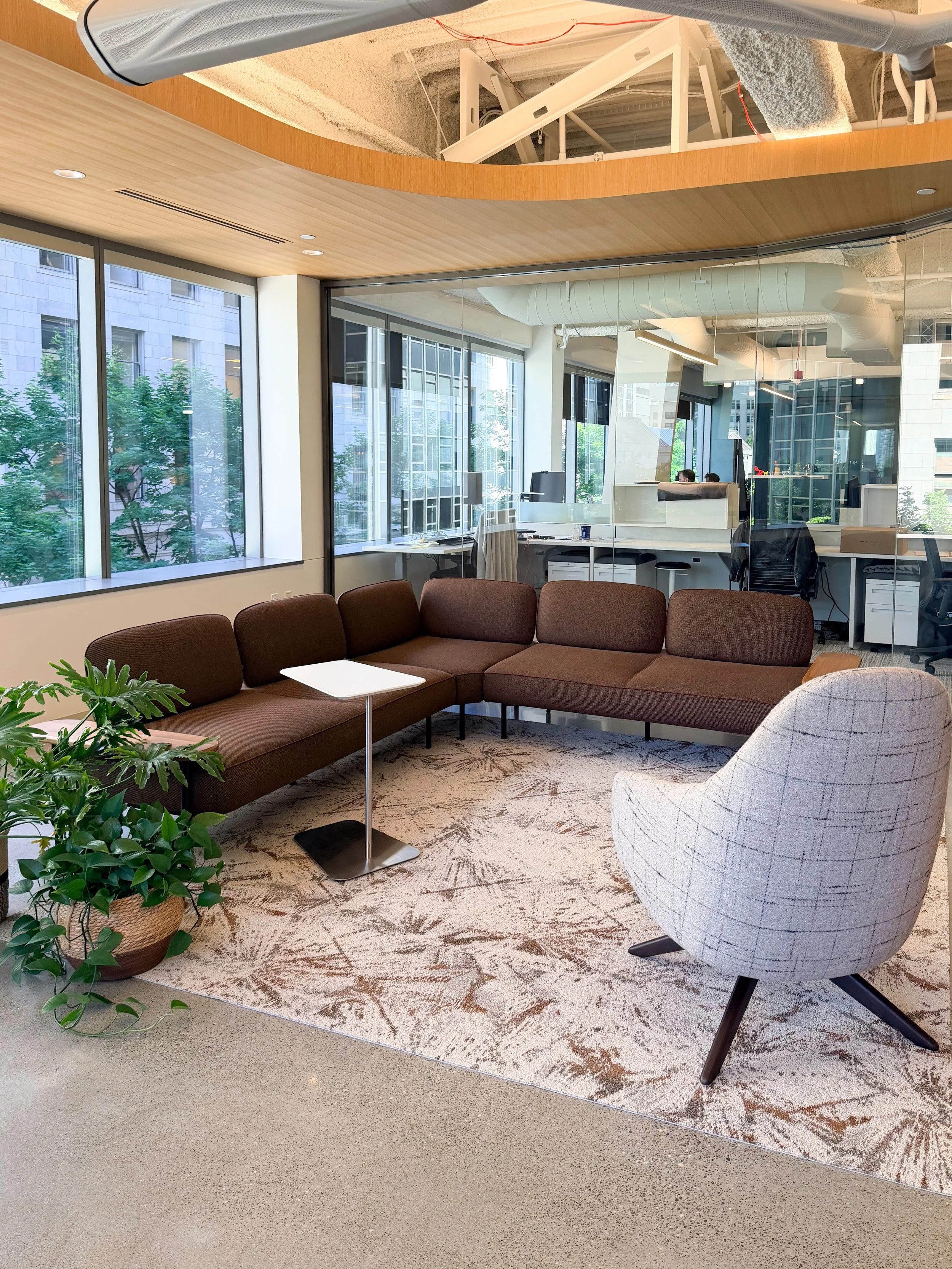 Another vignette collaboration with Bentley Mills, this time at IA Interior Architects! Friends sofa, Quiet laptop table, Prelude swivel ✨