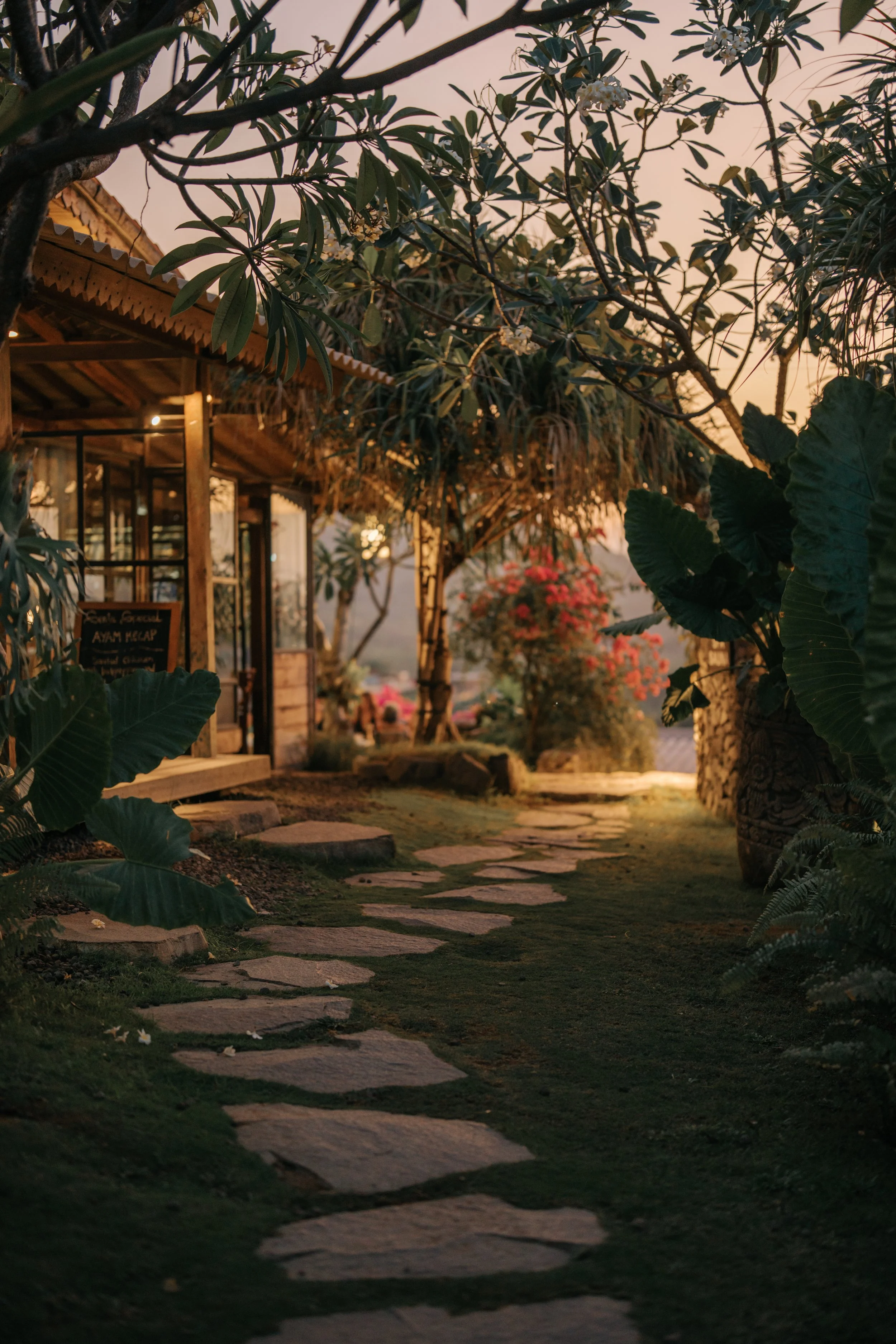 TRANSCENDENCE - DINNER-3.JPG