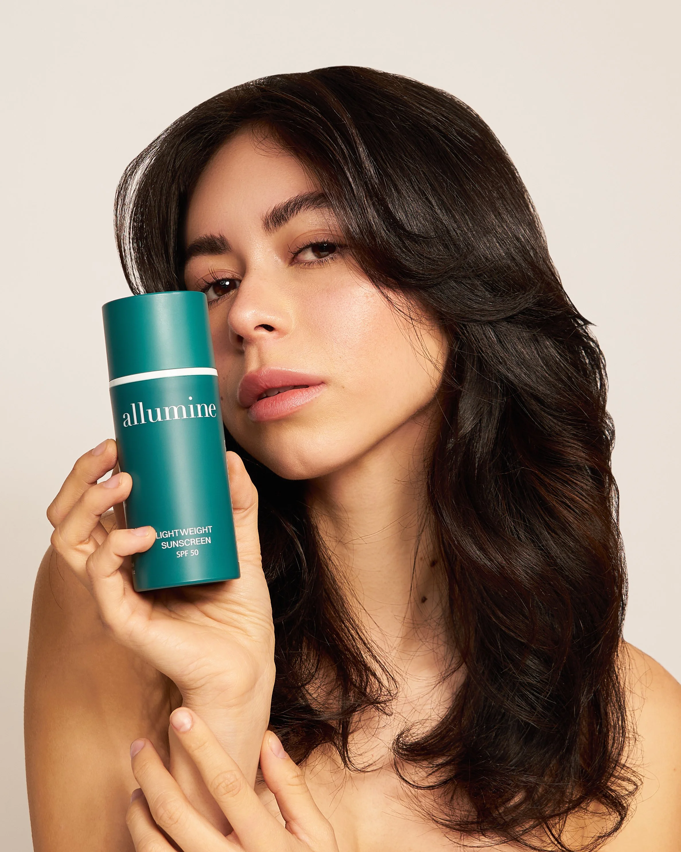 AllumineSkin_beauty-lightweight-sunscreen-spf50-2000x2500.jpg