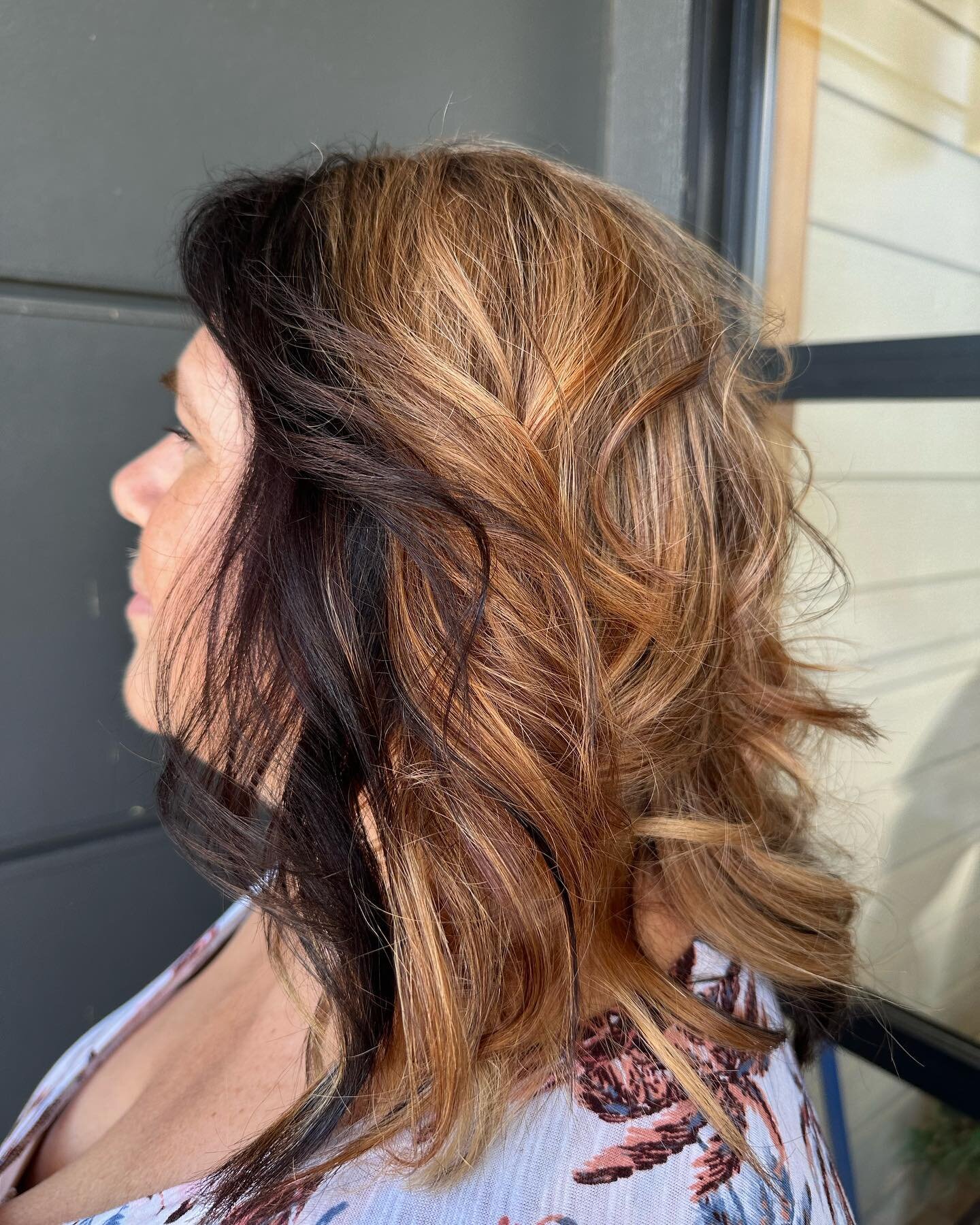 Why not have the best of both worlds? 🌓 This special client and I have done *every* single color of the rainbow 🌈 We have been stuck in a corrective color rut (she was previously bright red in front and dark brown in the back) and I was seriously u