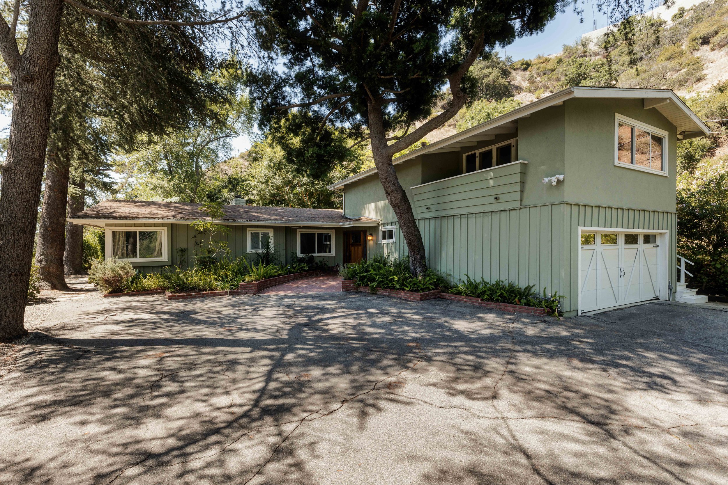 9618 Arrowood Dr — Richard Ehrlich Luxury Los Angeles Real Estate