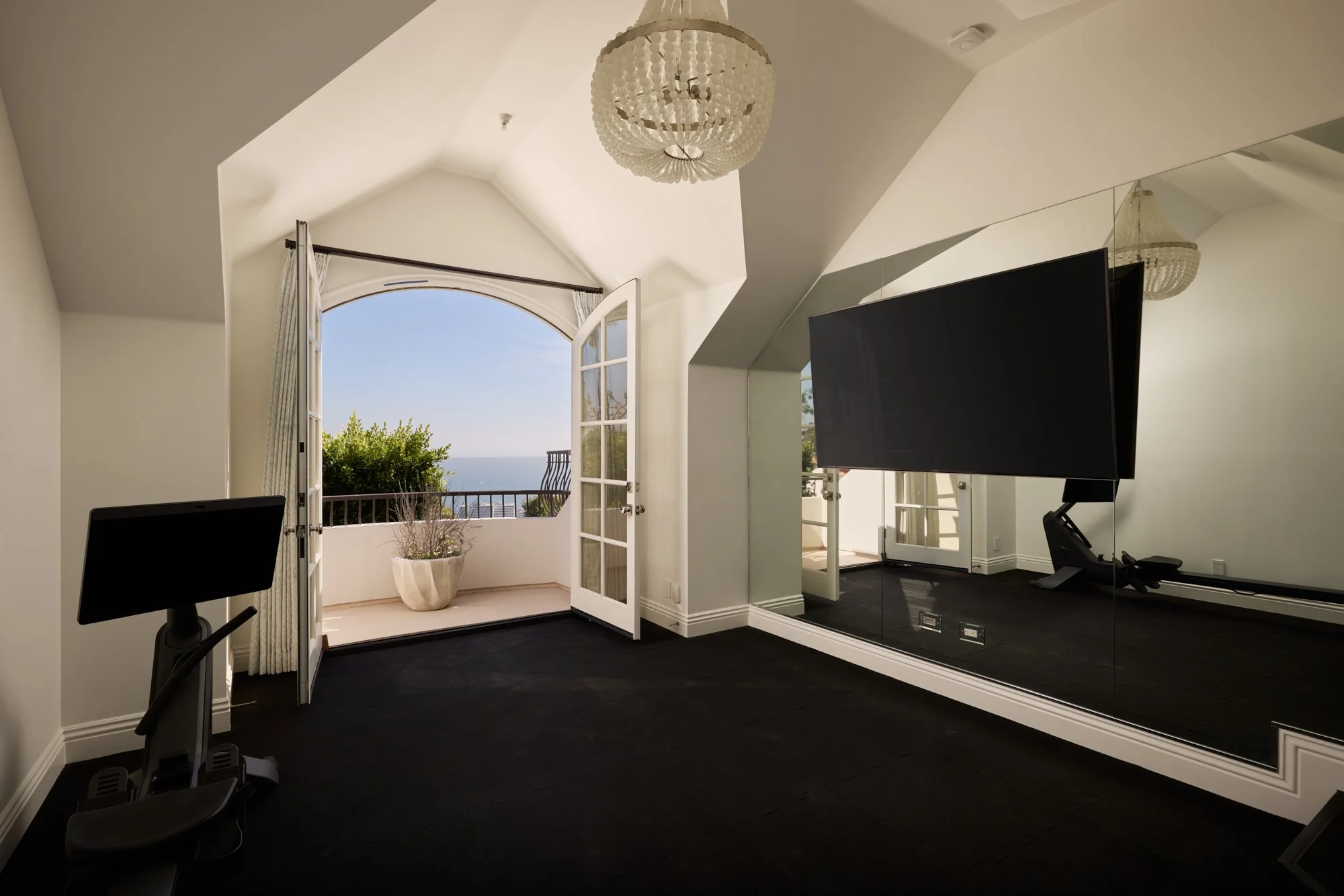 24 541PaseoMiramar_20.jpg