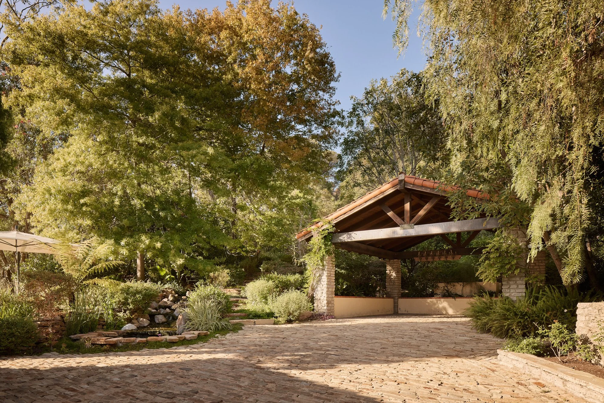 3 1372BenedictCanyonDr_29.jpg