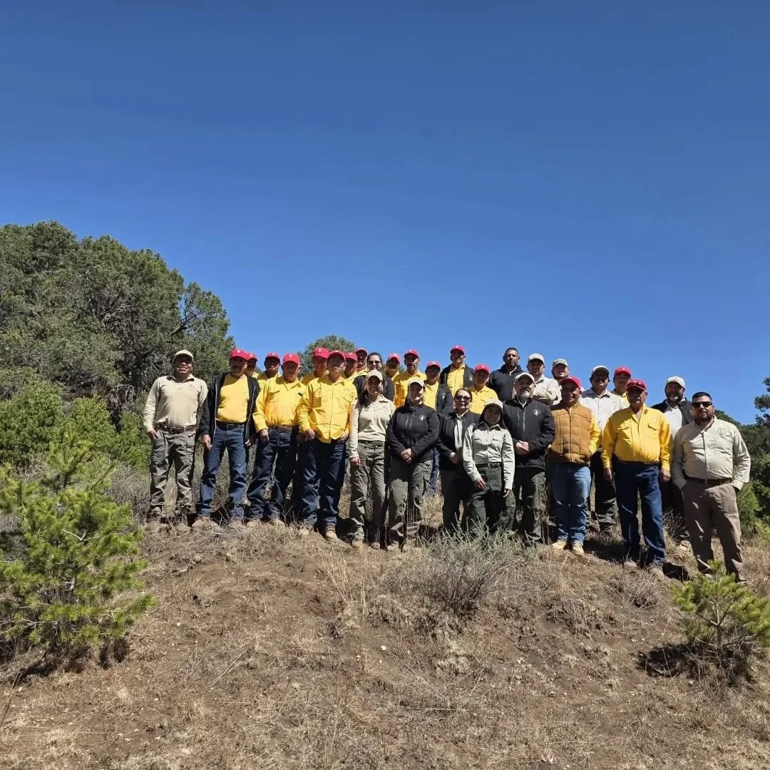 Hoy realizamos la tercera reuni&oacute;n de seguimiento del Programa Operativo Anual en la Zona de Manejo Ca&ntilde;&oacute;n de Cuauht&eacute;moc, en la Sierra de Zapalinam&eacute;.
Revisamos avances del campamento y coordinamos la planeaci&oacute;n