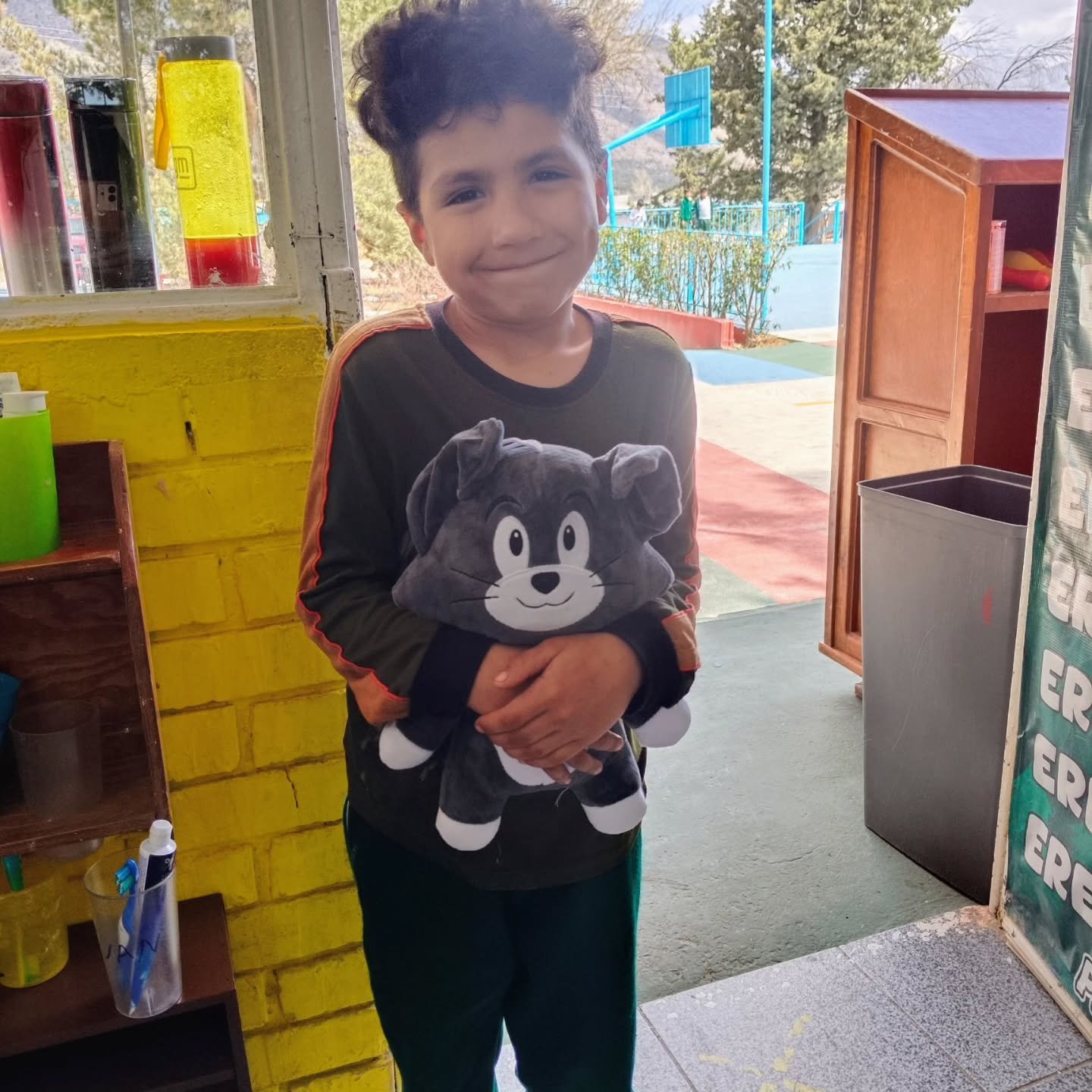 😺📚 &iexcl;Zapalinam&eacute; en tu sal&oacute;n de clases!
Miauricio, el gato que quer&iacute;a ser silvestre, visit&oacute; a las ni&ntilde;as y ni&ntilde;os de la Primaria Ignacio M. Altamirano del Ejido El Diamante.
Entre un cuento, risas y mucha