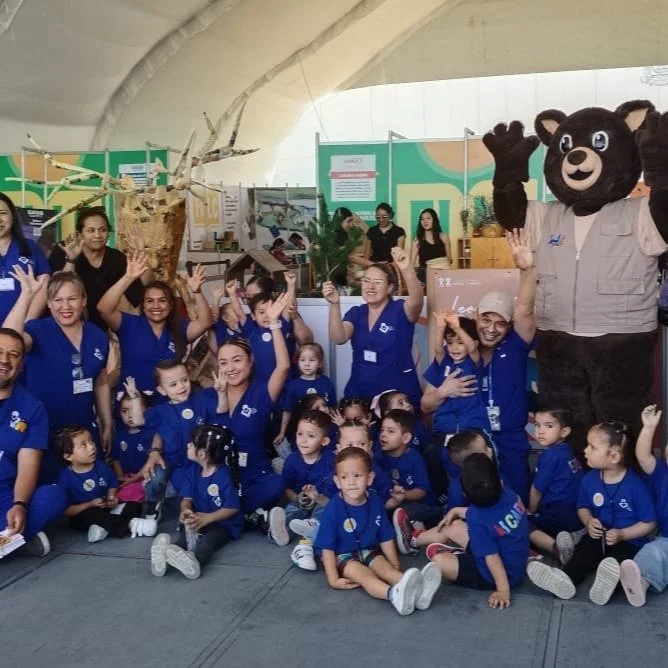 Hoy vivimos una experiencia maravillosa en el taller &ldquo;La Botica M&aacute;gica&rdquo; dentro de la Feria del Libro, un espacio donde la naturaleza, la ciencia y la poes&iacute;a se encuentran para contarnos los secretos de las plantas medicinale