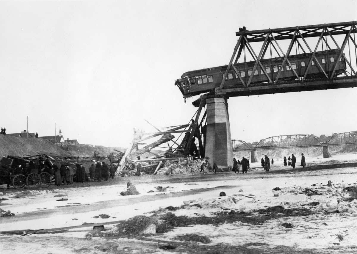 Train plunge marks dramatic moment in Saskatoon history