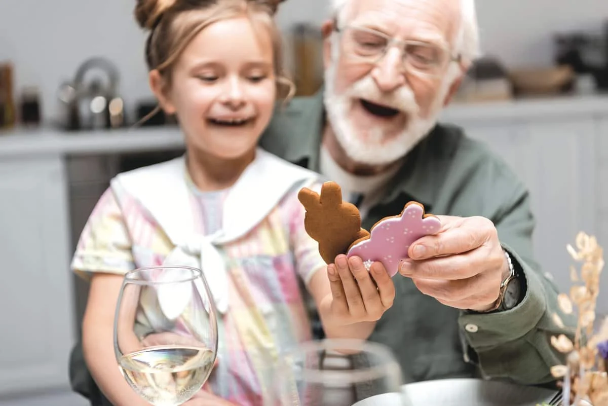 Visiting grandparents in a seniors’ residence at Easter: 8 activities to do with children