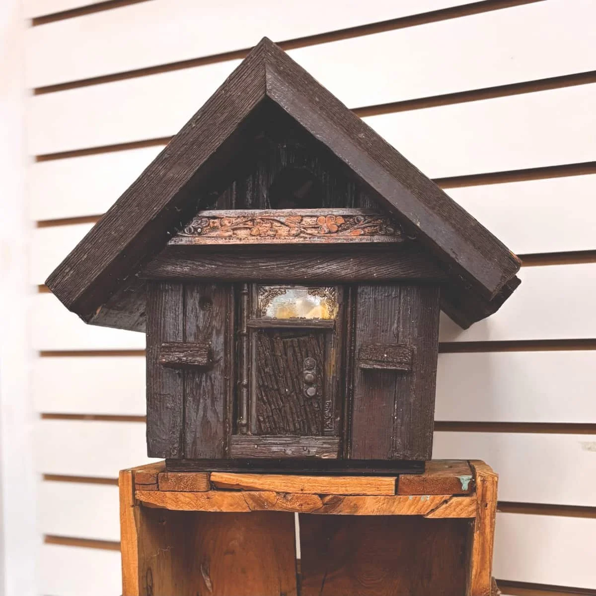 Luseland artisan crafts antique-style bird houses