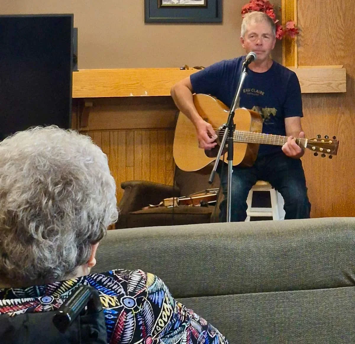 Greg Herman brings familiar songs to WSCH seniors