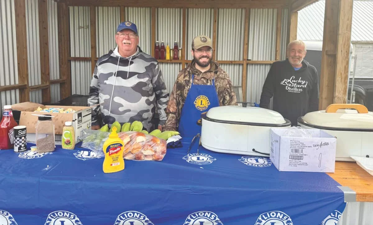 Rain doesn't dampen Leader marketplace fundraiser