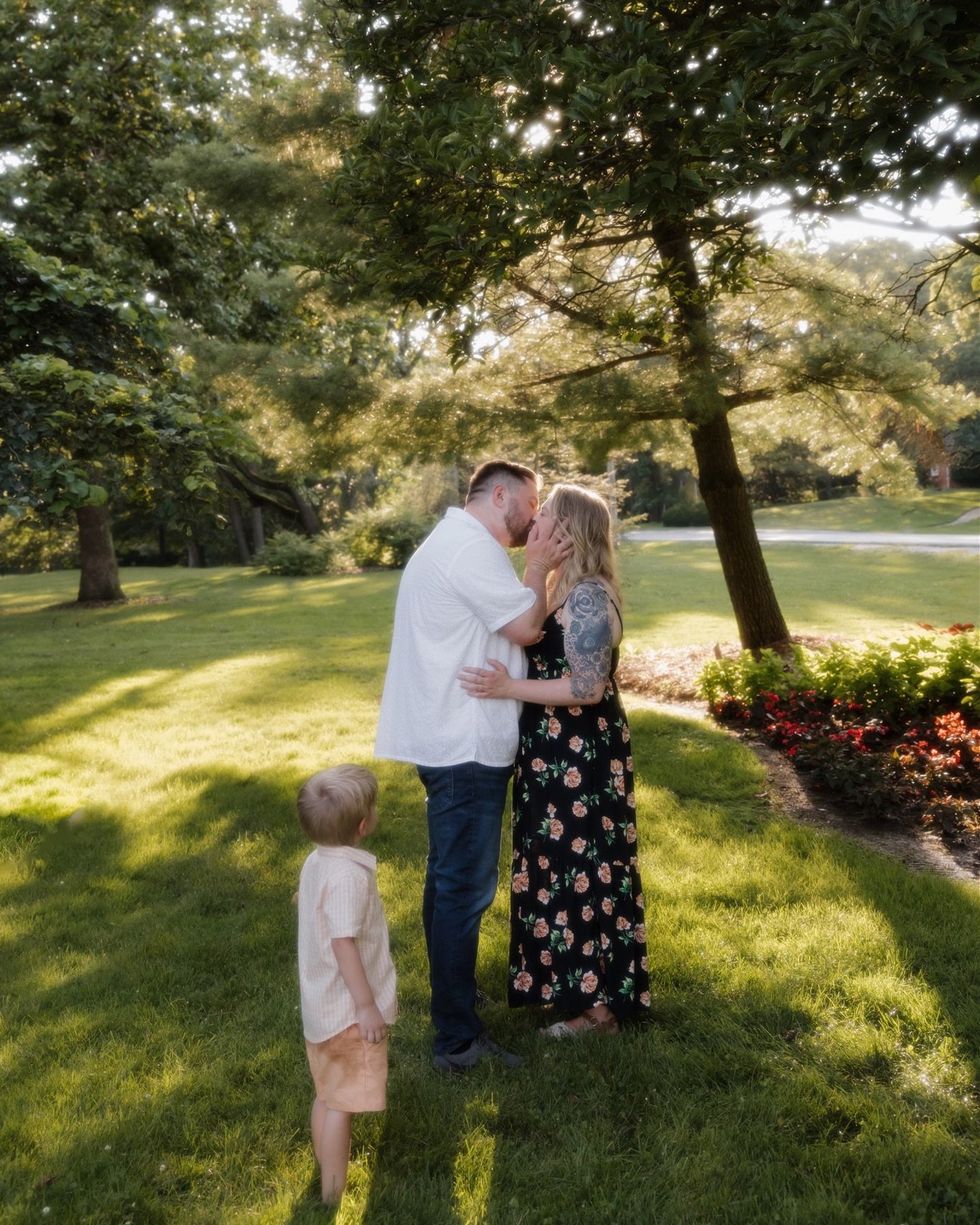 Of course I&rsquo;m finally getting to posting some beautiful summer mini sessions while in the middle of doing my fall sessions 😅🙈 
Madison + Lincoln + Alec looking dapper for their most perfect summer mini session 💐 Lincoln&rsquo;s little peachy