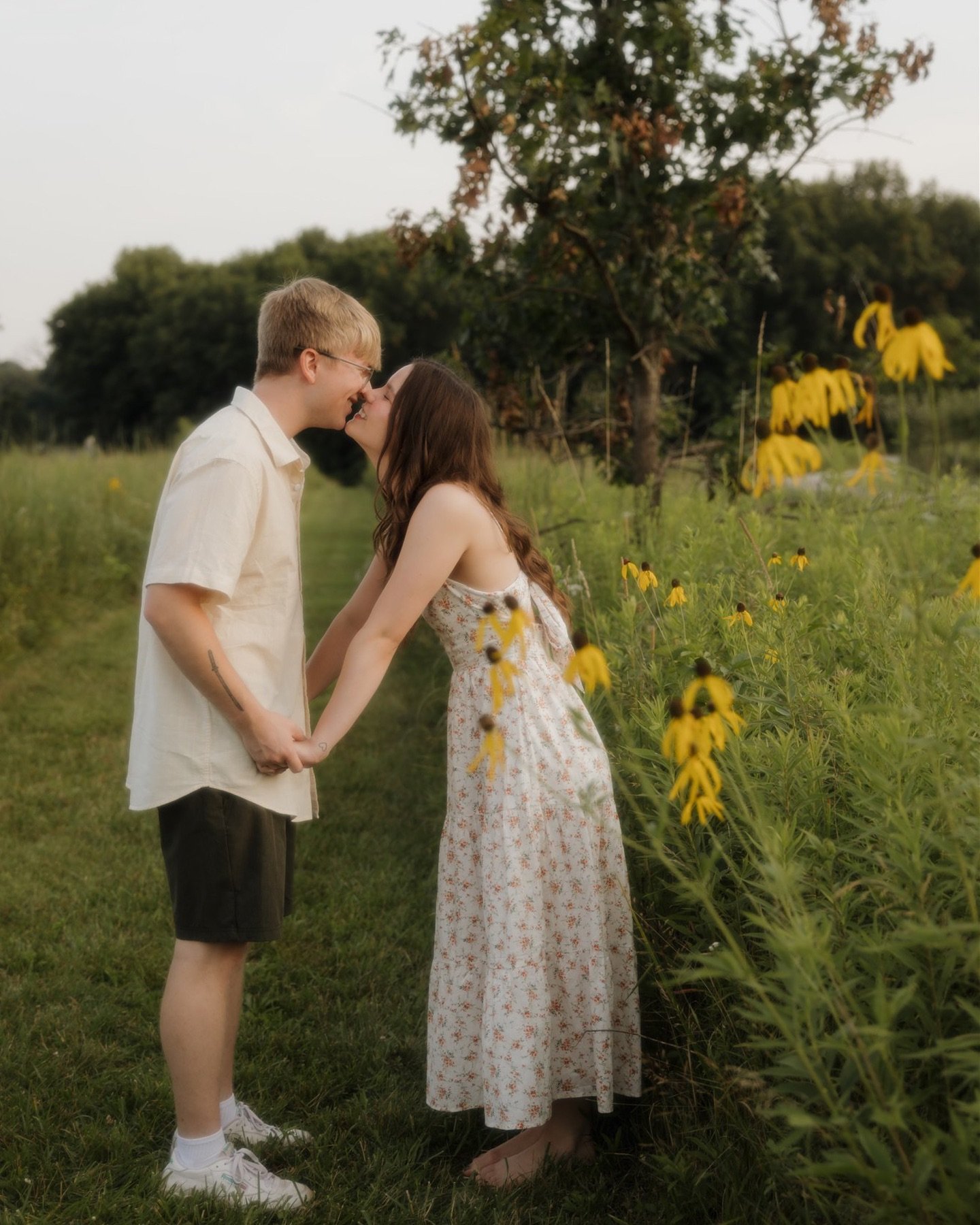 Reminiscing on Haley and Mike&rsquo;s dreamy summer session 🌻 such beautiful young love