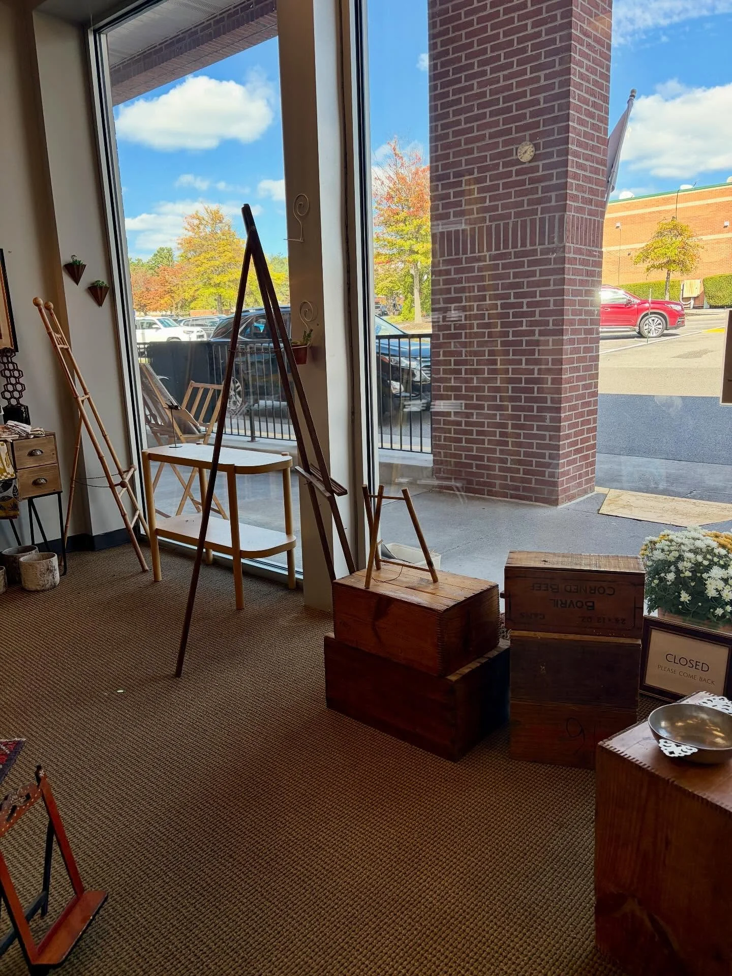 Eeeek! Empty front window alert! Are we moving out or planning something awesome?! Check back in tonight to find out… #framewhatyoulove #shopblacksburg #spookyseason