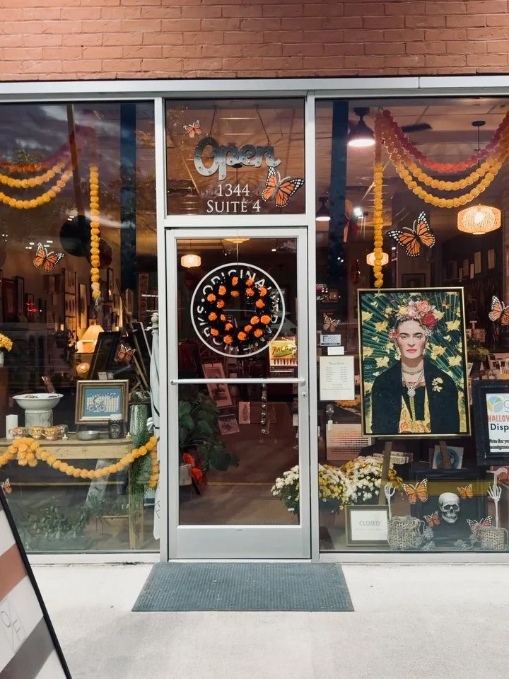 One of these days I will be in Mexico at the end of October but until then, this’ll have to do… Dia de los Muertos, Day of the Dead, is a cultural celebration, expressed through art, color and food. Some believe that the autumnal migrati