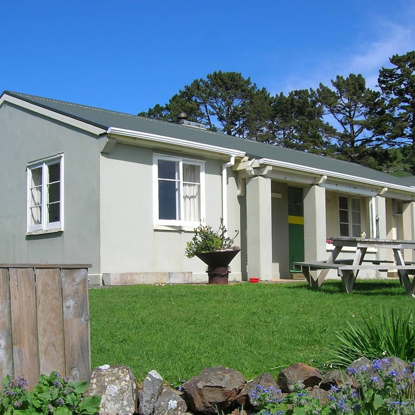 Book your next holiday now with us. 30 minutes away from Downtown Auckland. Absolute Beachfront. Sleeps up to ten people from $55 per night. Dont delay book ahead to secure key dates that work for you.