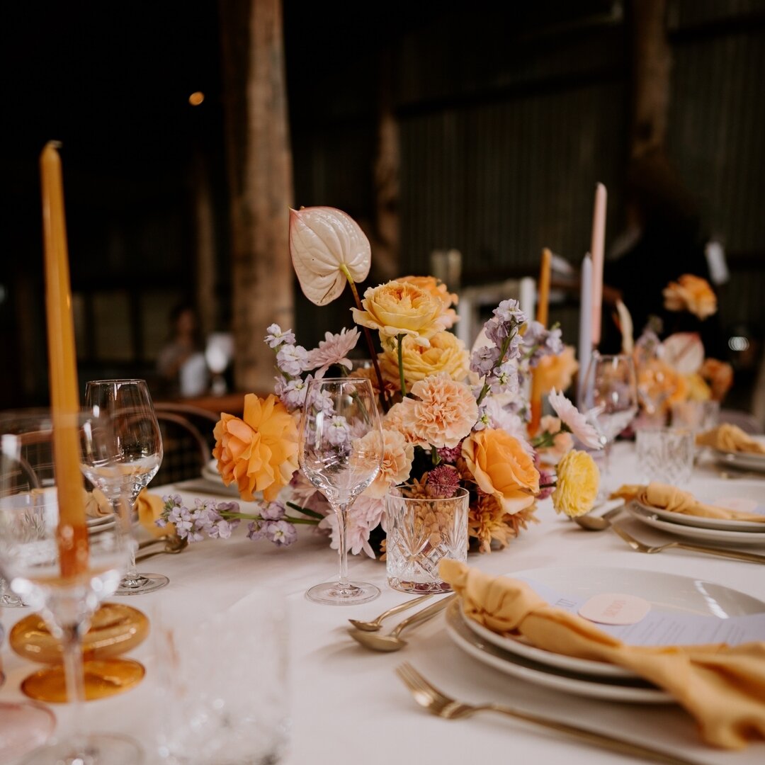 The Packing Shed is chockablock full of character and history with a rustic luxe vibe, but she is also very versatile, we have found that any styling that's been thrown her way always looks incredible. Case in point- @sistersincoevent and @bettizeven