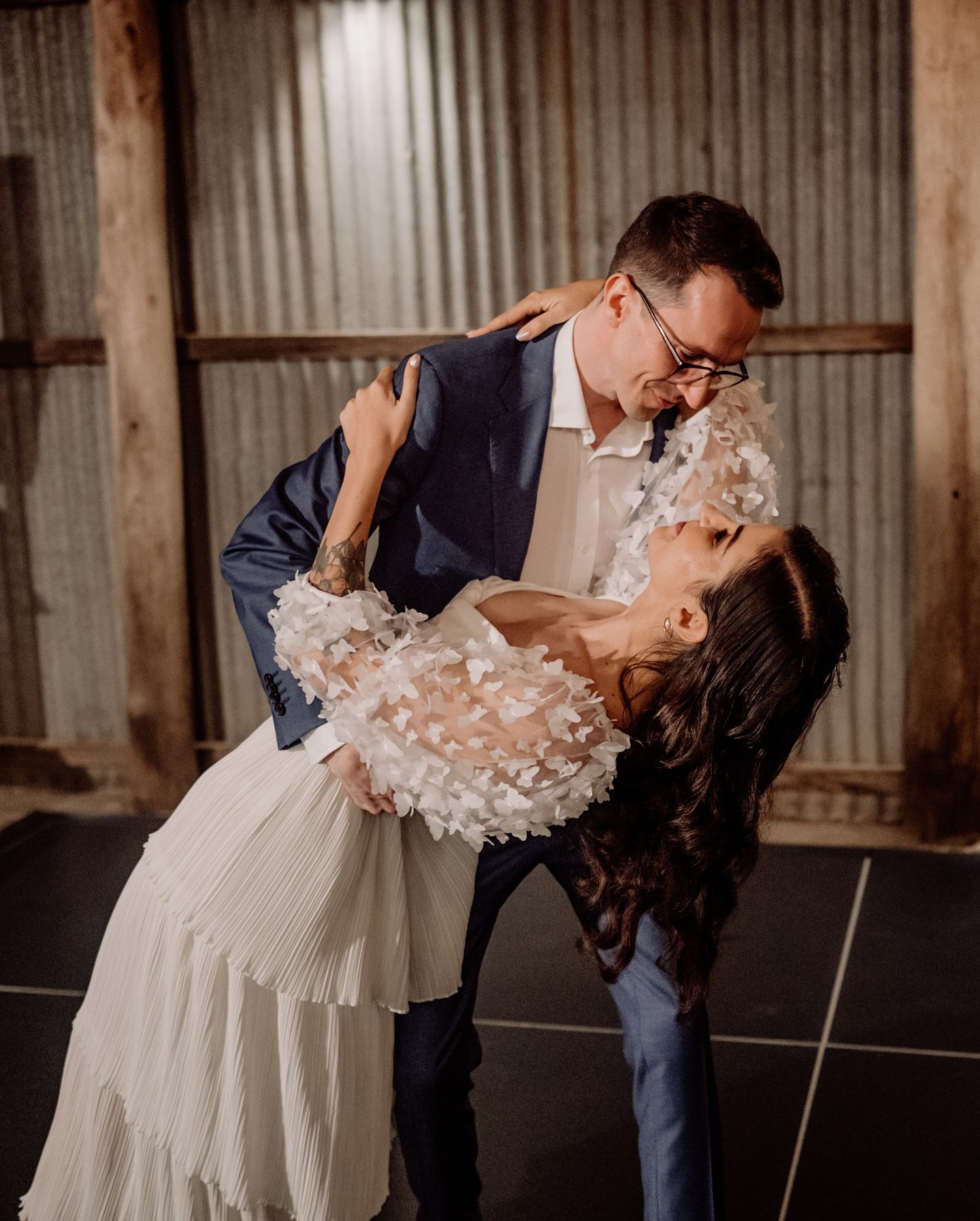 We are absolutely here to support your decision to have 2 dresses for your wedding. There&rsquo;s nothing like an outfit change right before you hit the dancefloor 💃🏻

#firstdance #weddingvenue #farmwedding #wedshedvenue #weddingphotography #weddin