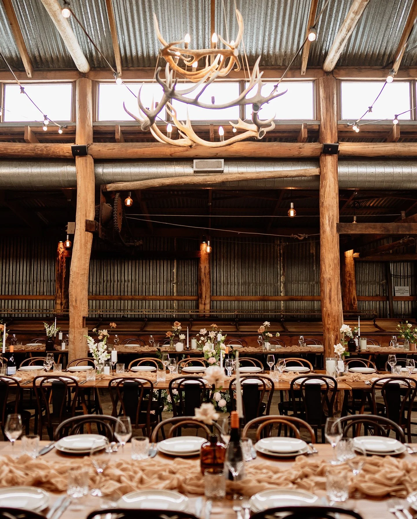 Had some beautiful local vendors join forces for Alana and Tom’s wedding day. We love our talented Hawkesbury crew 🙌🏻
#weddingvenue #discoverthehawkesbury #farmweddings #luxeweddings #weddingflowers