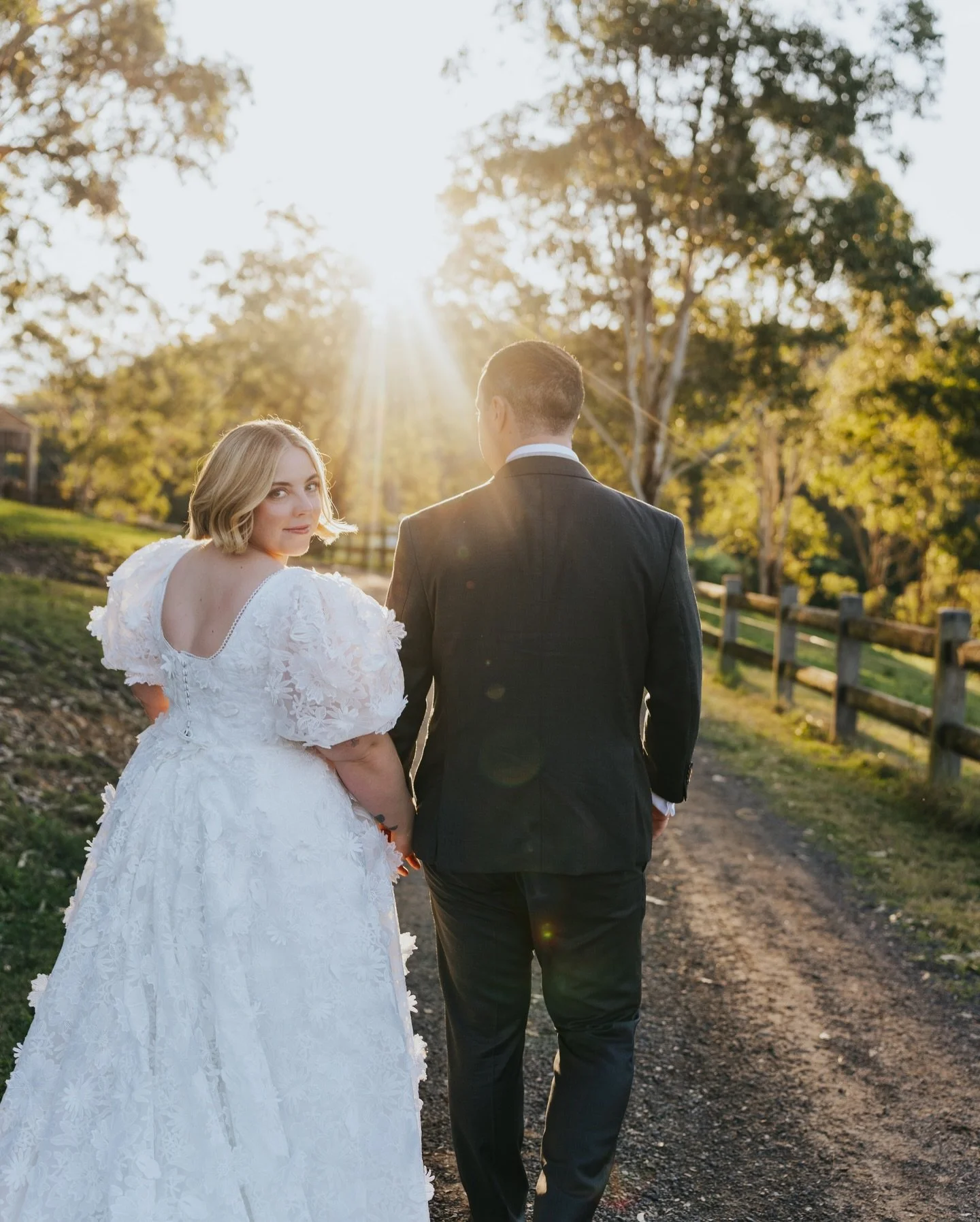 🩷LEAH &amp; ETHAN🩷
What a beautiful couple to host at Lilburndale, their love for local history gave us an instant connection. And their vendors were 🙌🏻🙌🏻🙌🏻

#weddingvenue #weddingphotography #farmweddings #discoverthehawkesbury #weddingflowe