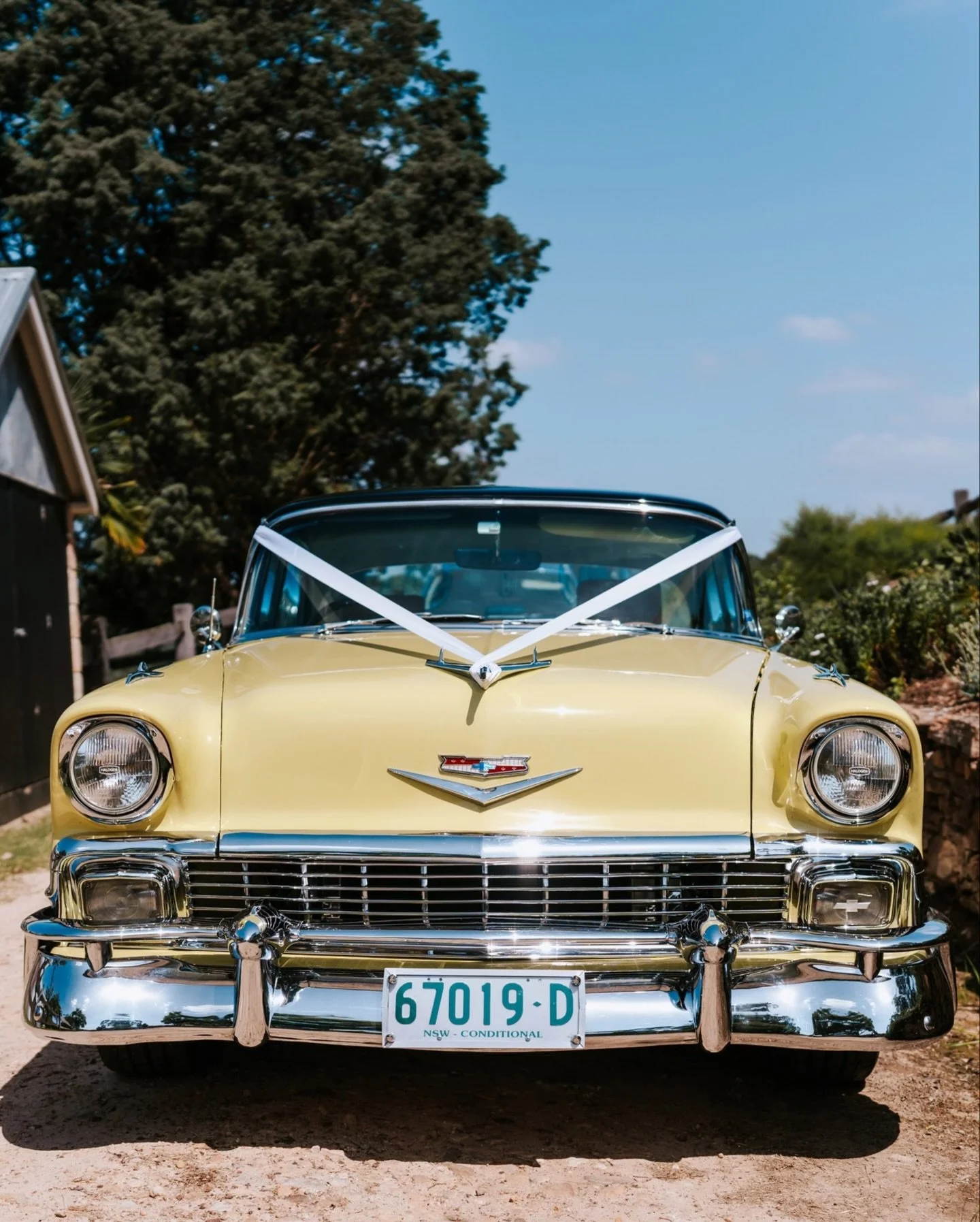 When your family owns a vintage car like this, you&rsquo;d be crazy not to use it on your wedding day 💛🤍🖤

#weddingcar #weddingvenue #farmweddings #weddingceremony #lilburndale