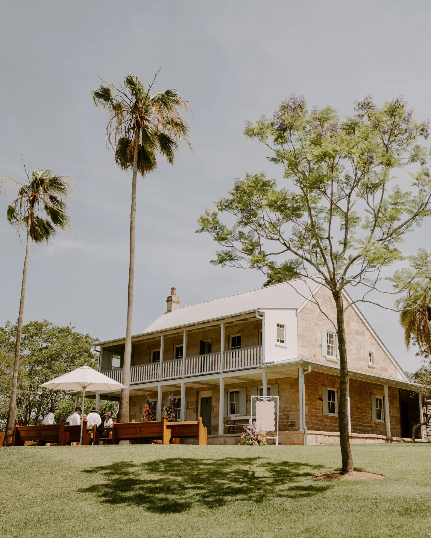 The perfect day at Lilburndale 😍 Florals by @theflowerpursuit showcase the ceremony space at Lilburndale house beautifully 

#weddingvenue #weddingreception #farmweddings #weddingflowers