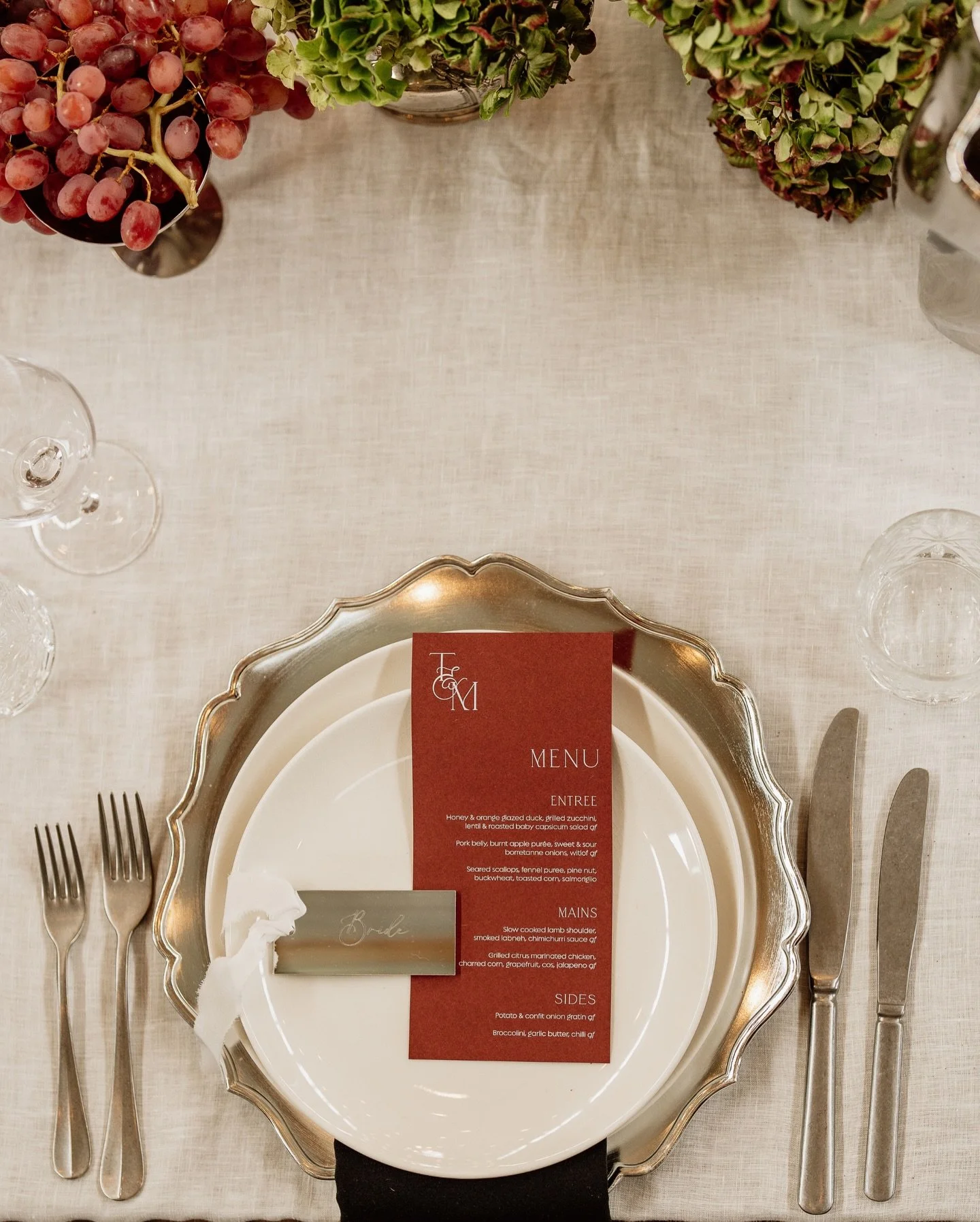 @thebambibase bringing the moody vibes with these beautiful menus, signage and name tags. If you&rsquo;re after a cohesive package design for your wedding stationery she is hands down your girl 
Florals by the ever talented @mimifloristry who we abso