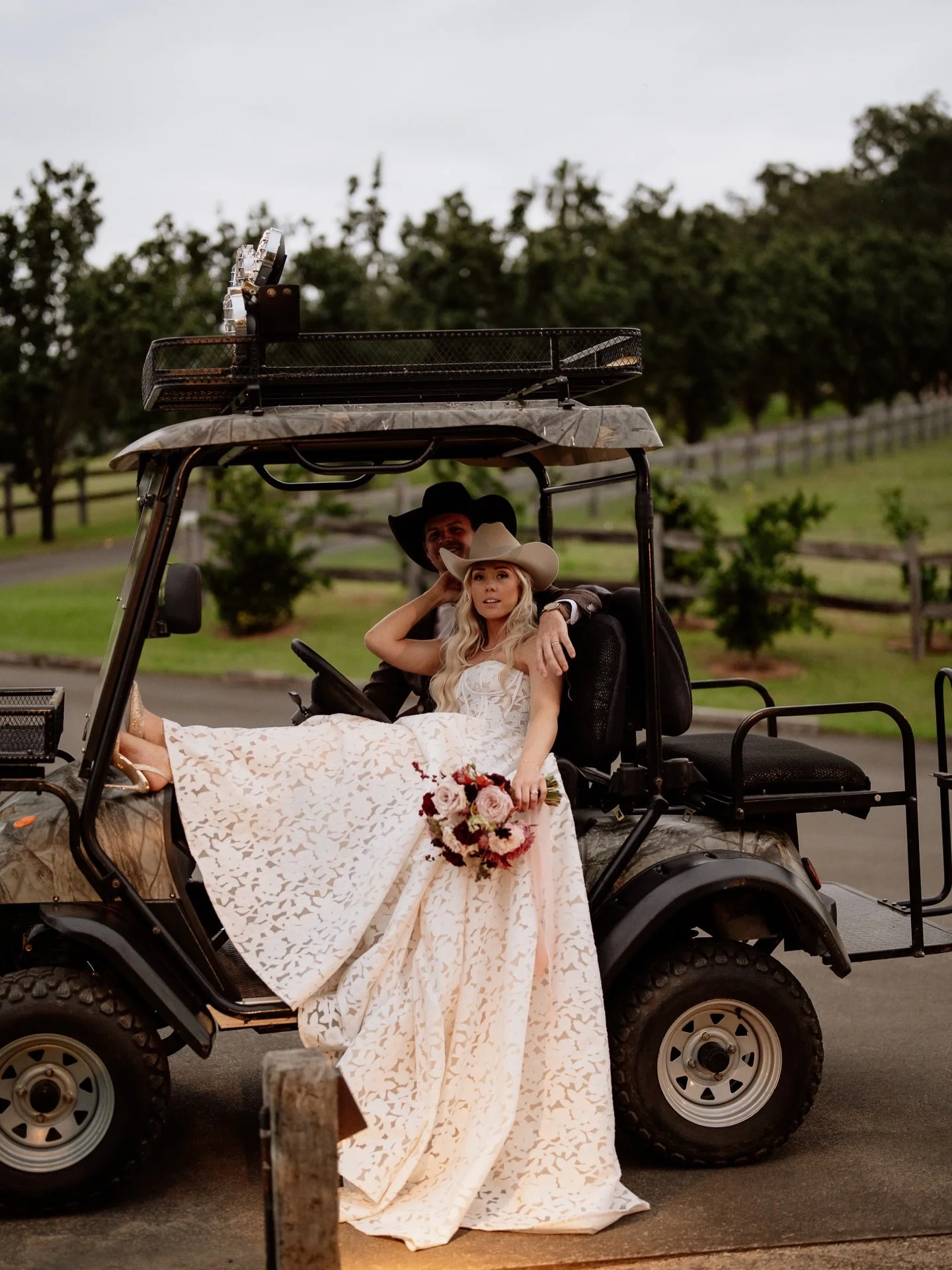 Ever dreamed of an Autumn wedding at Lil? Sara and Pat had a perfect sunny day with that beautiful crispness in the air as the sun sets. Shot by @chaysphelpsphotography 

#weddingvenue #farmweddings #countryweddings #lilburndale #weddingceremony