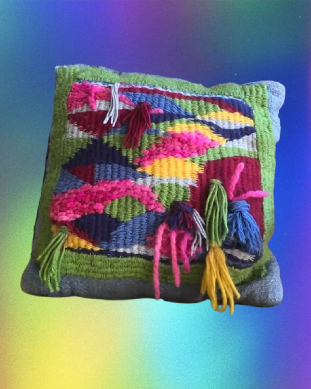 raffle highlight for ⋆˚꩜. 𝐛u𝐧d𝐥e f𝐨u𝐫 ⋆˚꩜.ᐟ 

✰ @devonnolte hand woven throw pillow 🛋️

✰ @shimmergoth beaded rubber ducky bag charm 💛

✰ @natandrewson resist risograph print + note cards set 💫

✰ @infinitygrrrrl protect each other sticker 🐒