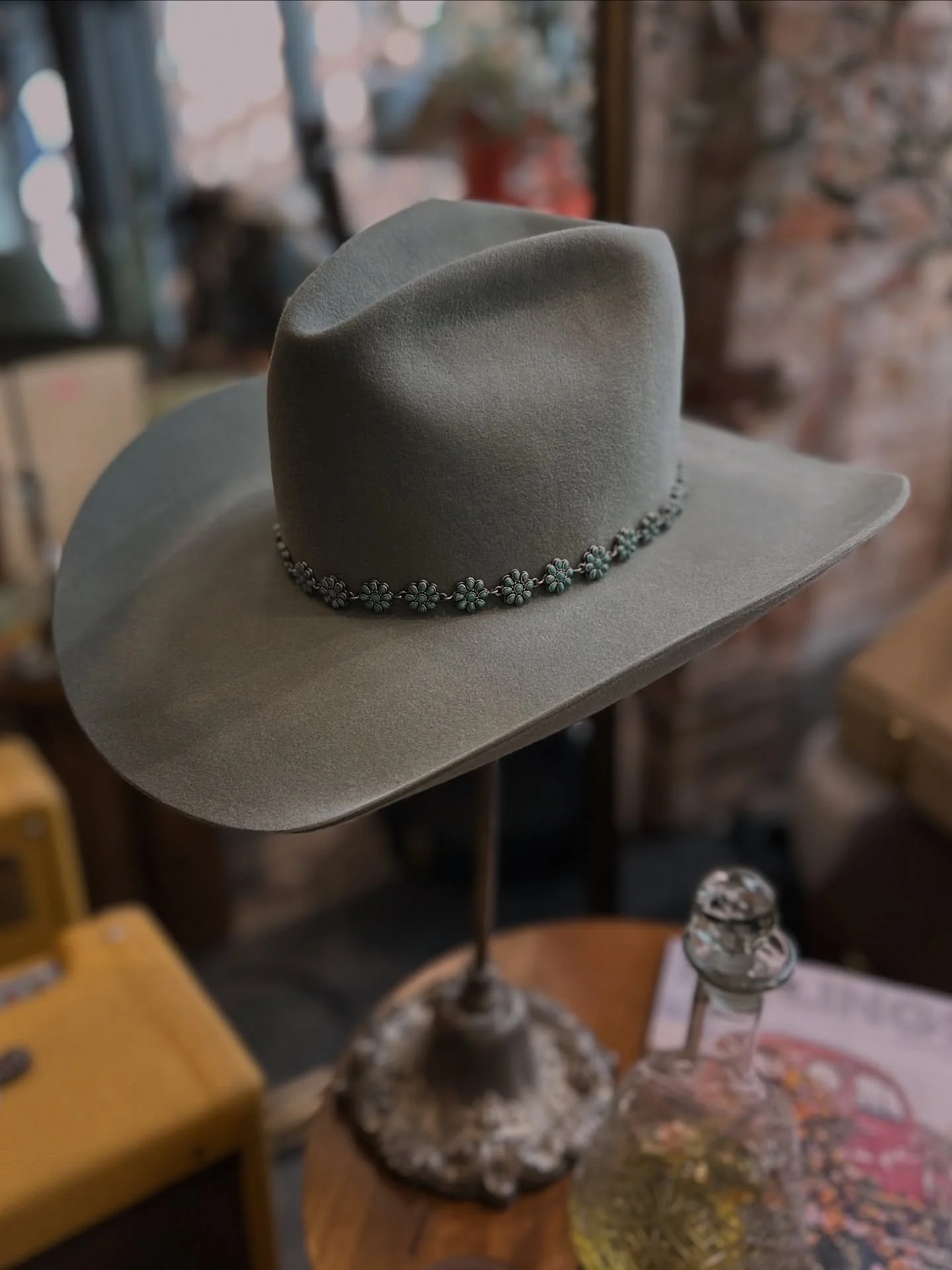 Every hat we build is 1 of 1. Made by hand, using traditional methods in Yellowstone County, Montana. 
We like our hatbands to be the same. Featured here is a brilliant sterling silver and turquoise hatband from @peyotebirdjewelry 
•
#djameshat