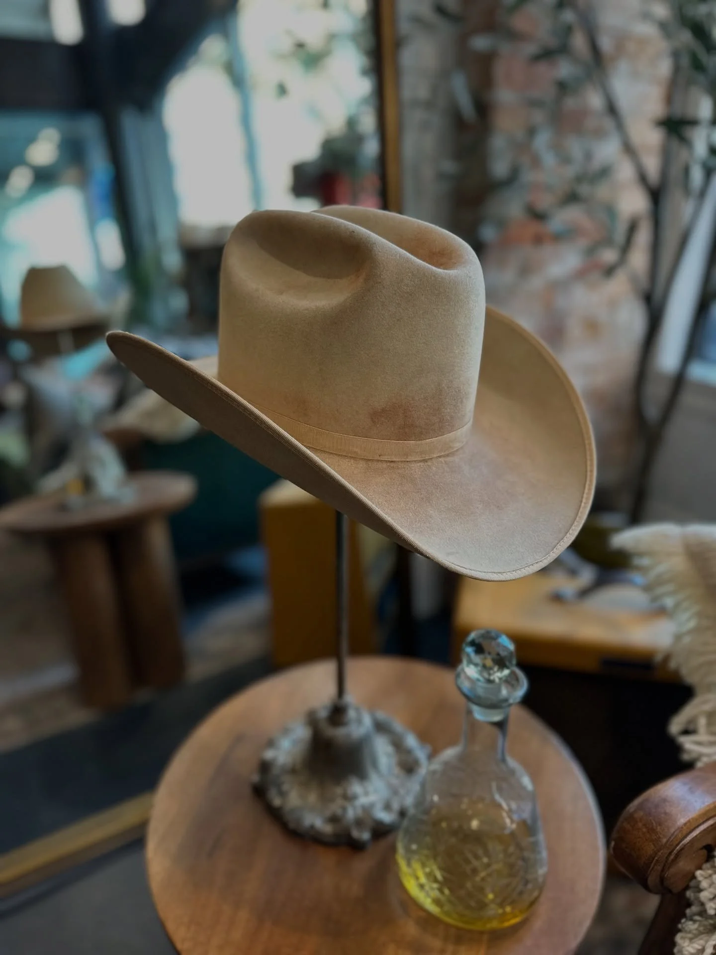 D. James x James Dean
&bull;
#djameshats #customhat #montanahat #hatshop