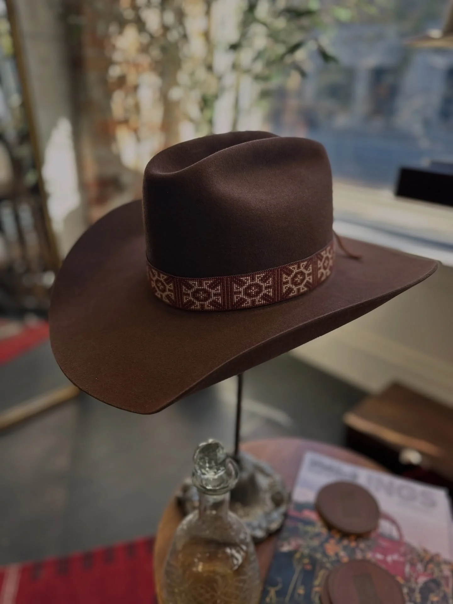 Classic Cattleman with an absolute beaut of a band. This hatband was a custom order from our client, handmade by @piehawkoutpost, made to fit a 7 7/8 hat. That&rsquo;s a big hat. An heirloom band on an heirloom hat. 🤌🏼 
&bull;
#djameshats #customha