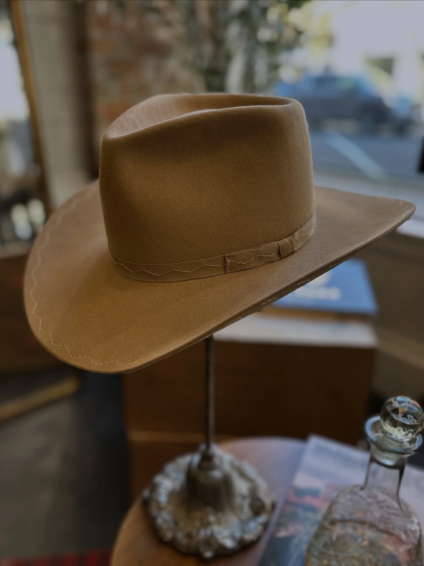 Camelback Mountain. 
&bull;
#djameshats #customhat #montanahatter