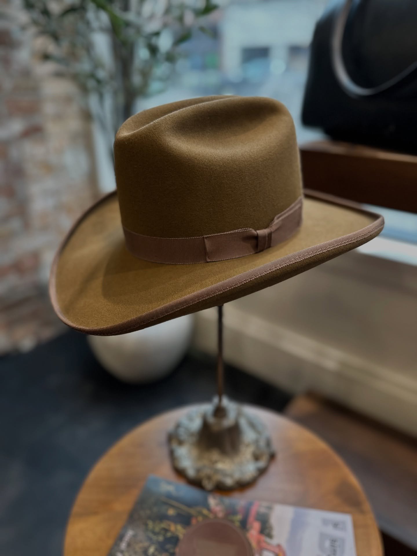 This was a fun one. Built with 100% pure beaver with binding, 5/8&rdquo; pencil roll and a custom brand burnt onto the crown. Designed after the hat Pierce Brosnan wore in The Son. Headed to Arkansas. 
&bull;
#djameshats #customhat #montanahatter