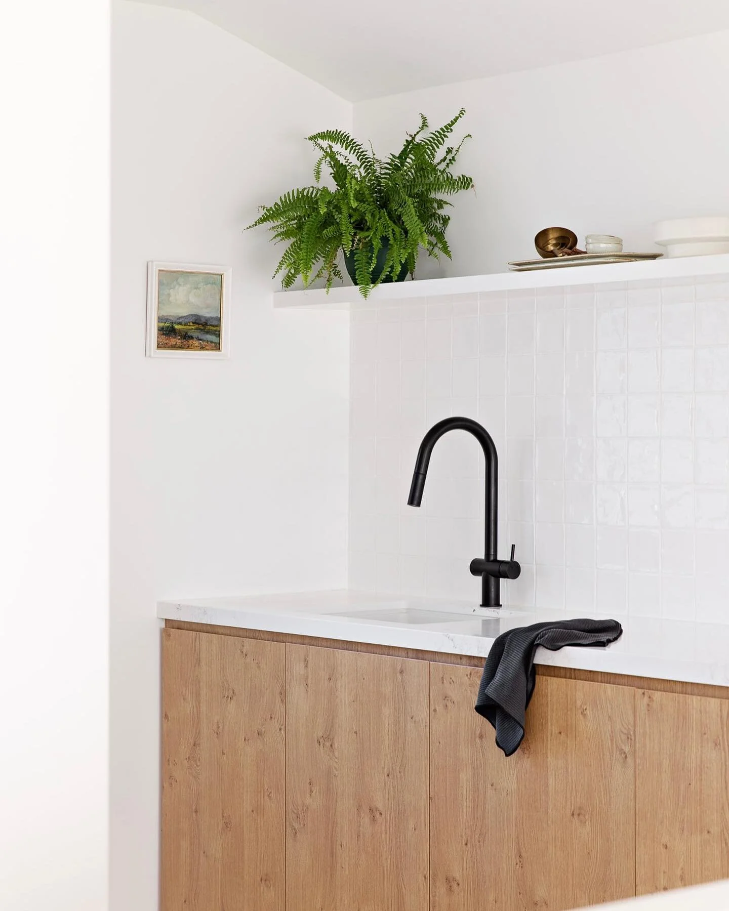 Transformation Tuesday ✨

From 1980s gloss tile beast to serene, functional gourmet kitchen. The heart of any home, we needed to ensure the kitchen was large enough for big cookups and catered celebrations. Can confirm, it works a treat 👌🏻

Reconfi