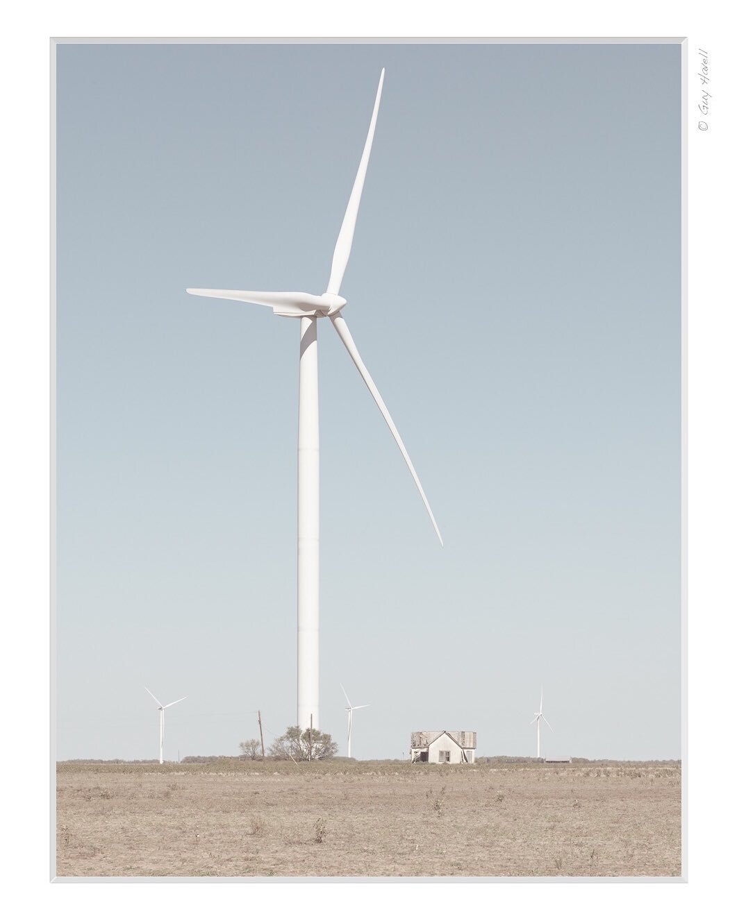 Dickens, Texas. USA (2018) &copy; Guy Havell. &ldquo;Back Roads of Americana&rdquo; Project.

#newtopographics #texas #windmill #landscapephotography #builtenvironment #renewableenergy #windpower #house #mediumformat #alpacameras #guyhavell #america 