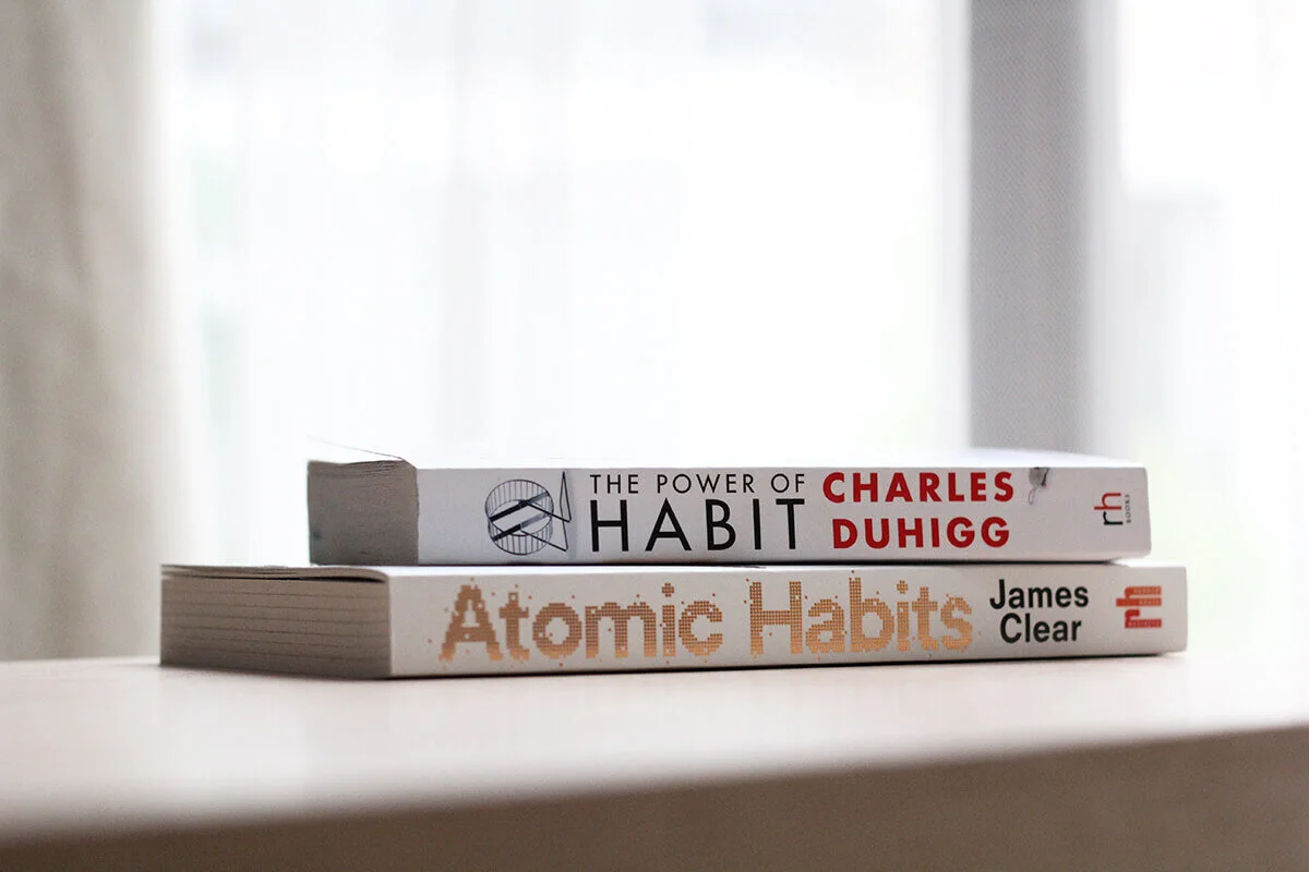 Atomic Habits dan The Power of Habit, Mana yang Lebih Bagus?