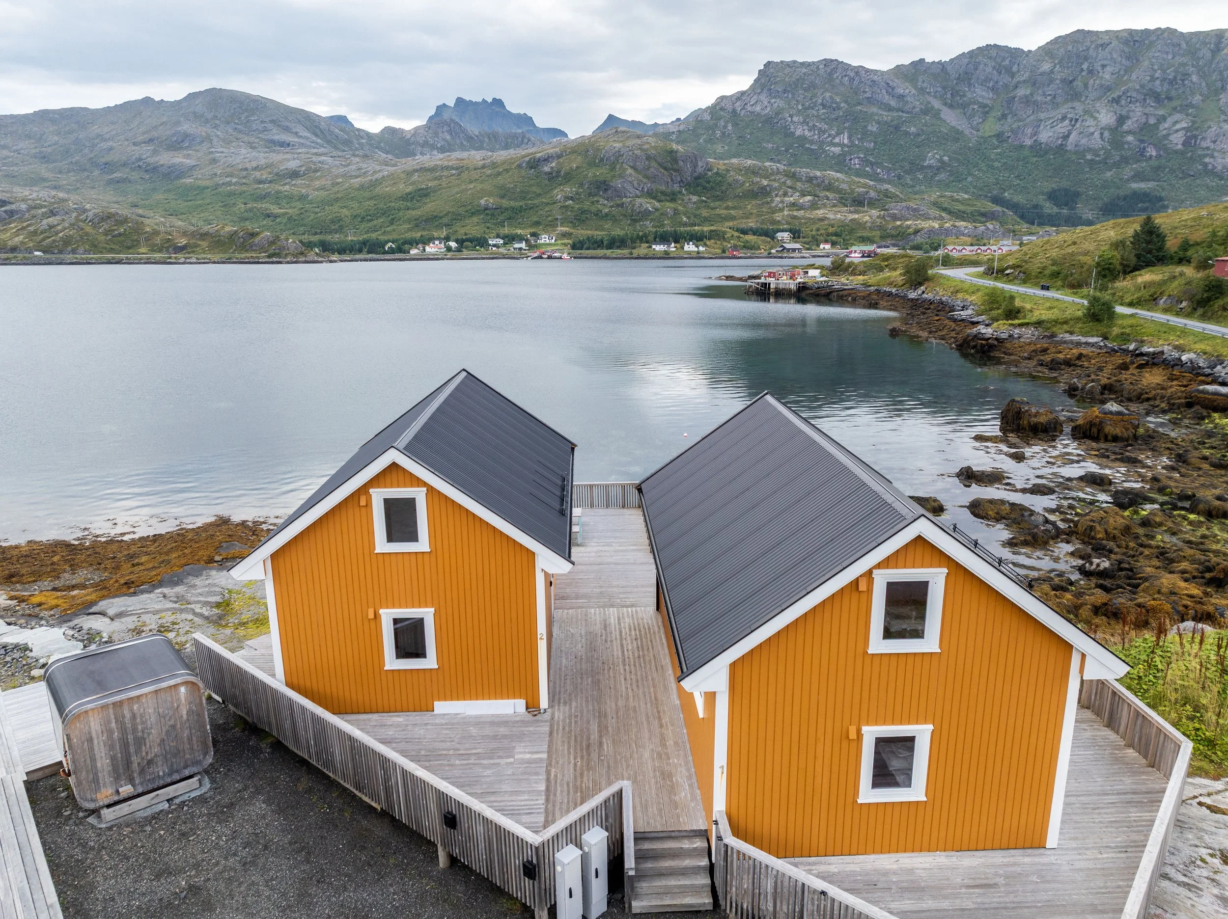 drone_Lofoten_apartments-26.jpg