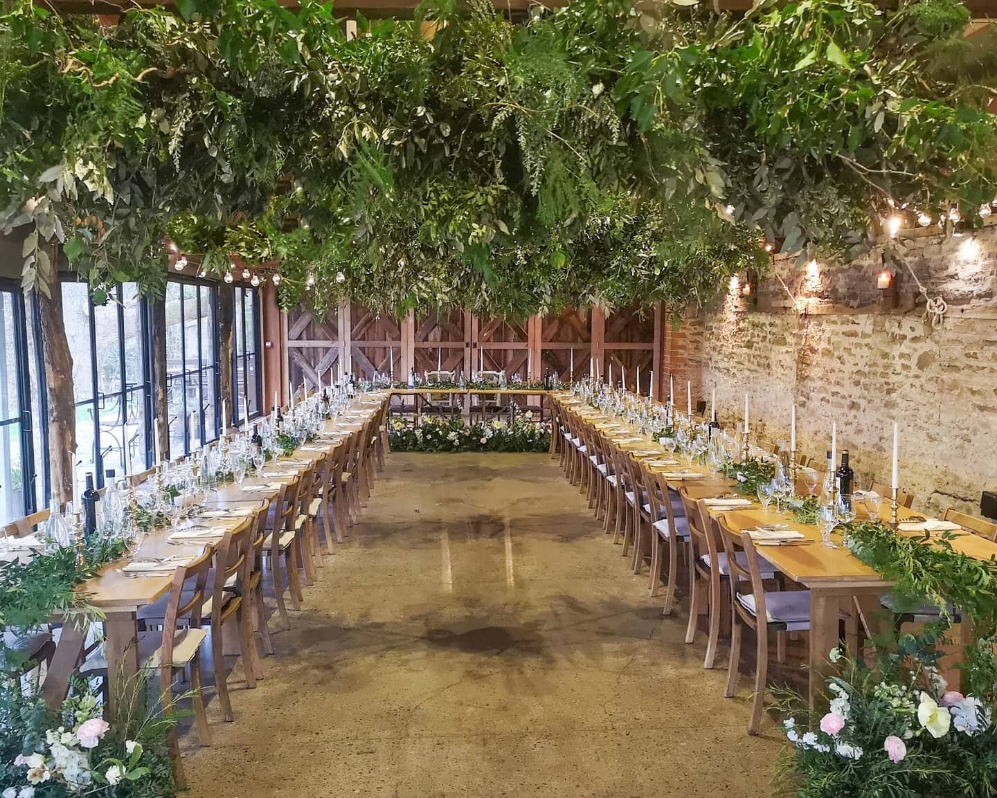 We are due to flower several weddings at Dewsall this year 🤞 Cannot wait to create more ceilings filled with scented foliage and flowers! Such a gorgeous space to design and create. This pic was taken nearly a year ago now and marks one of the last 