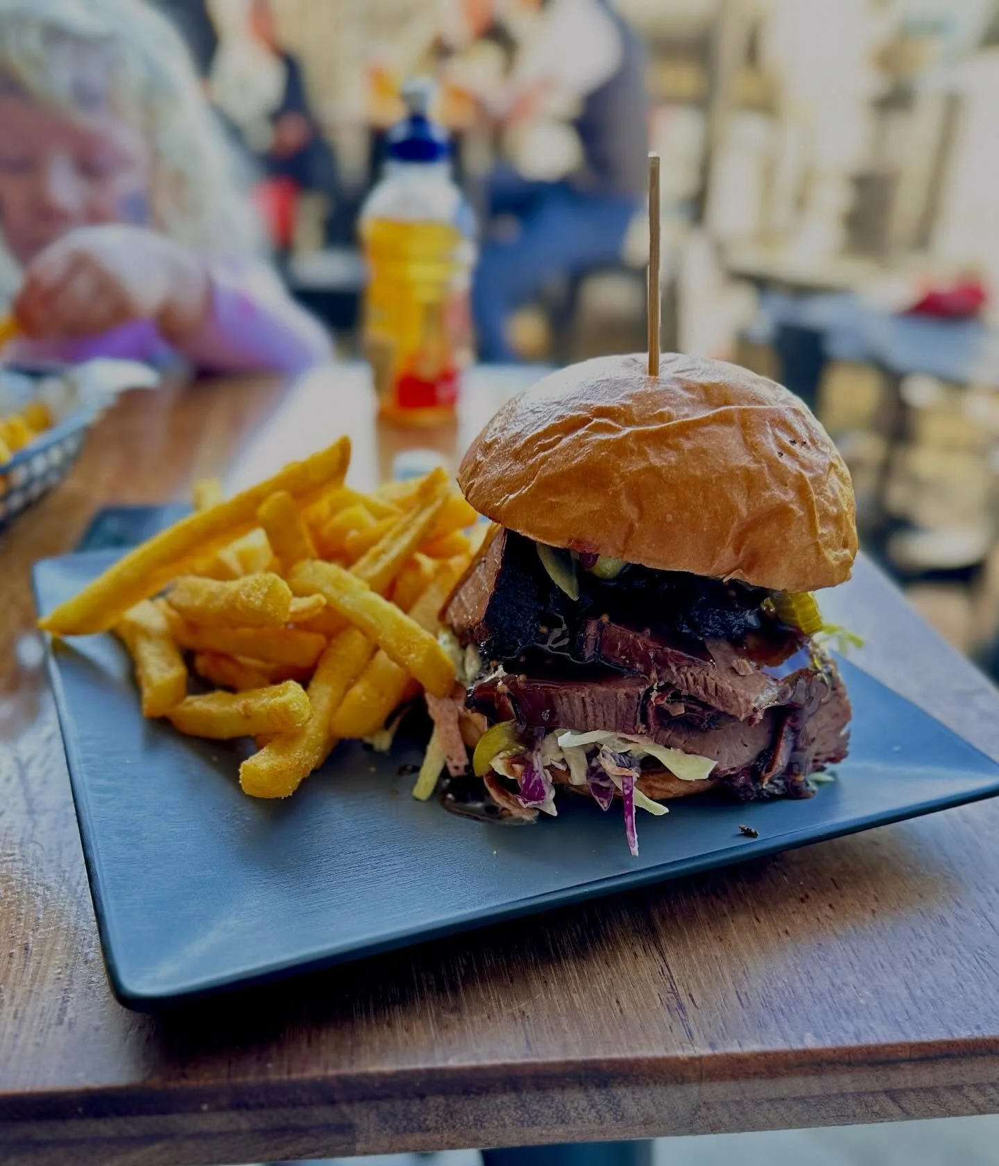 Happy Friday! 🎉 Our brisket burger is on today, and we&rsquo;ve got a deal for you. 🍔🍻 Buy any burger and any beer to get $10 off your order. See you soon!
#BurgerLover #BrisketBurger #FridayFood #FoodieDeals #BurgerDeal #CraftBeer #PubGrub #Weeke