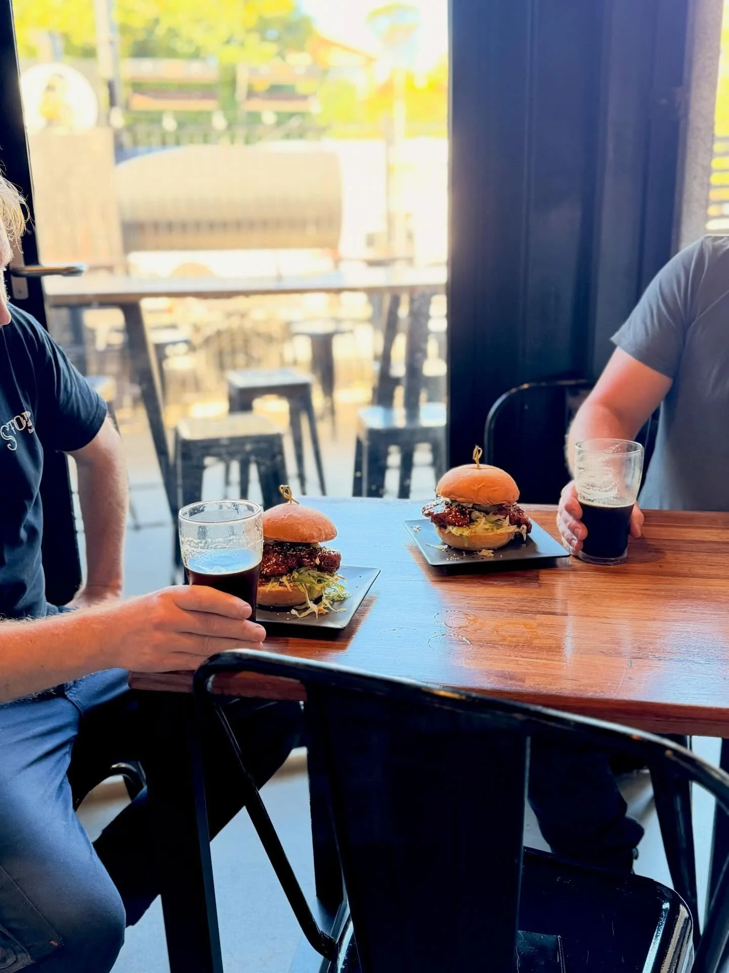 Name a better duo... we&rsquo;ll wait. 🍔🍻
There&rsquo;s just something about a sunny afternoon, good company, and great food. Let&rsquo;s be honest: cold beers and big, juicy burgers just pair really well together. It&rsquo;s the ultimate comfort c