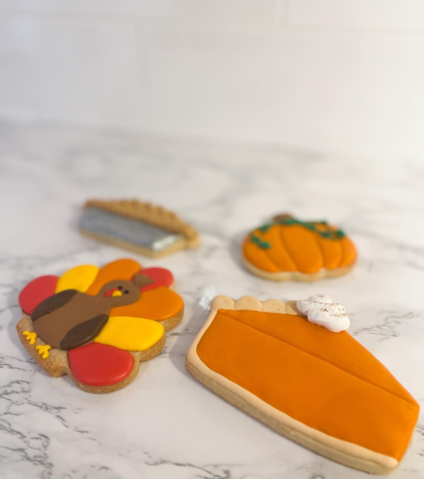 We are getting into the Thanksgiving spirit with these decorated sugar cookies!!!