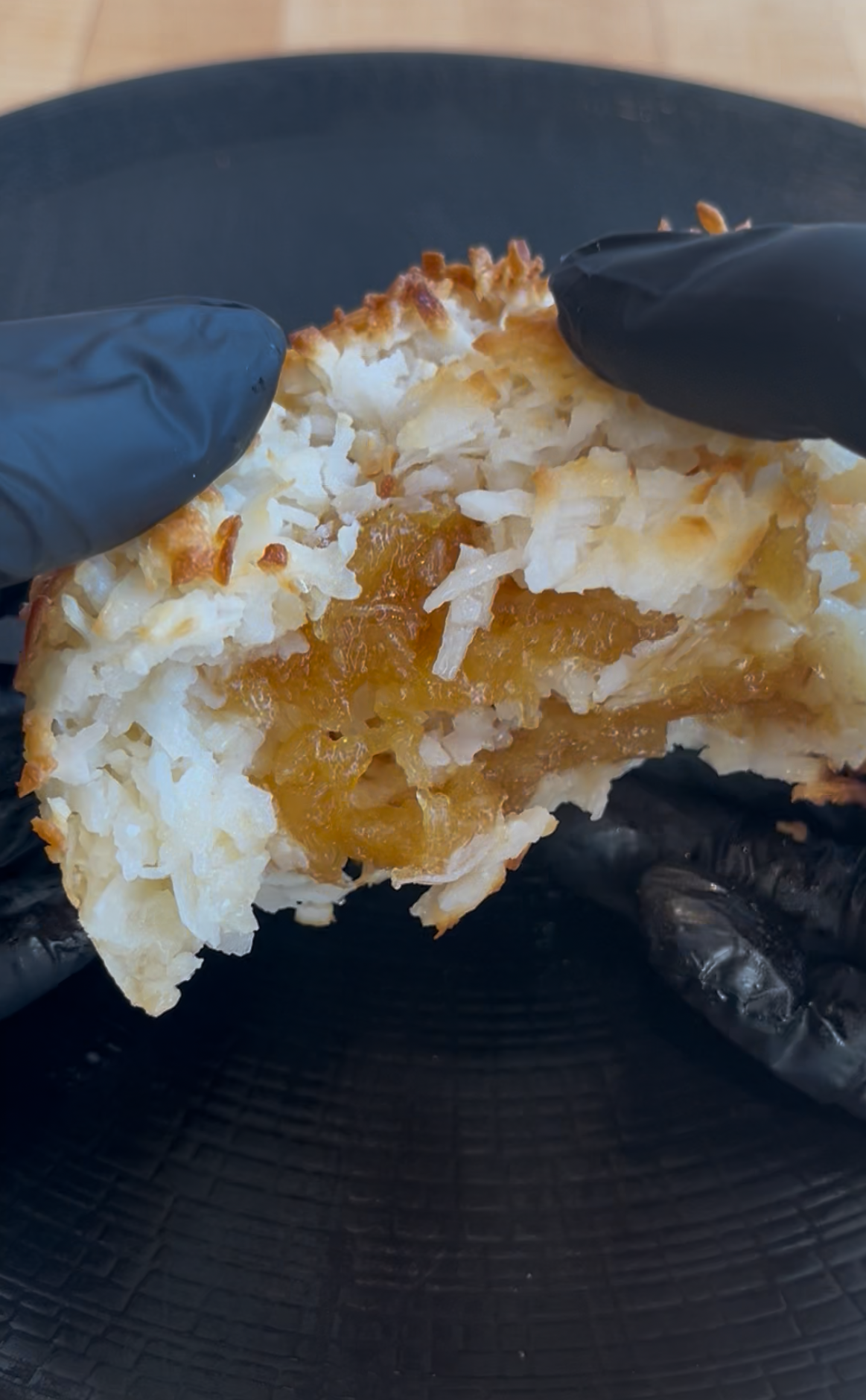 pineapple coco macaroon.png