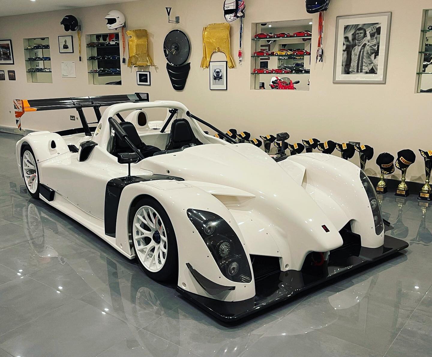 This immaculate 650 bhp RXC Spyder V6 Twin Turbo is now available to purchase. The ultimate blend of style and performance, with sleek aerodynamics, powerful engine and race inspired design this car is sure to elevate your driving experience &pound;7