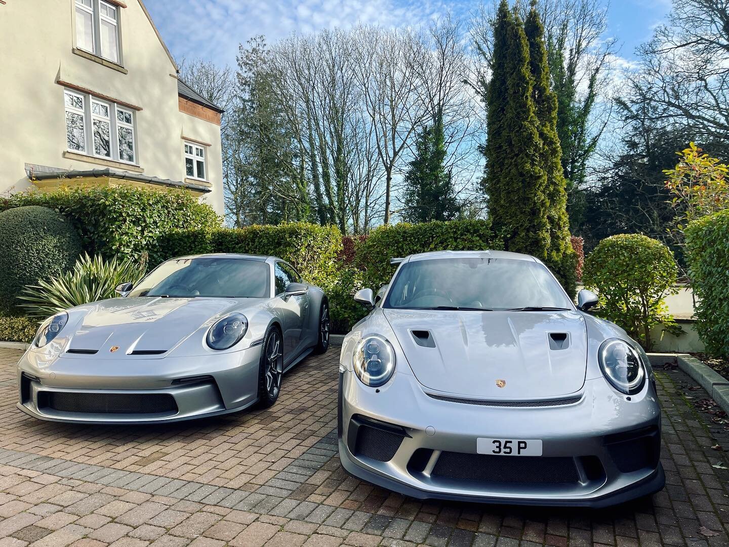 The Porsche 992 GT3 Touring and the 991.2 GT3 RS are both incredible machines, but each offers a unique driving experience. The touring is all about refinement and daily drivability, while the RS is focused on track performance. Both are superb in th