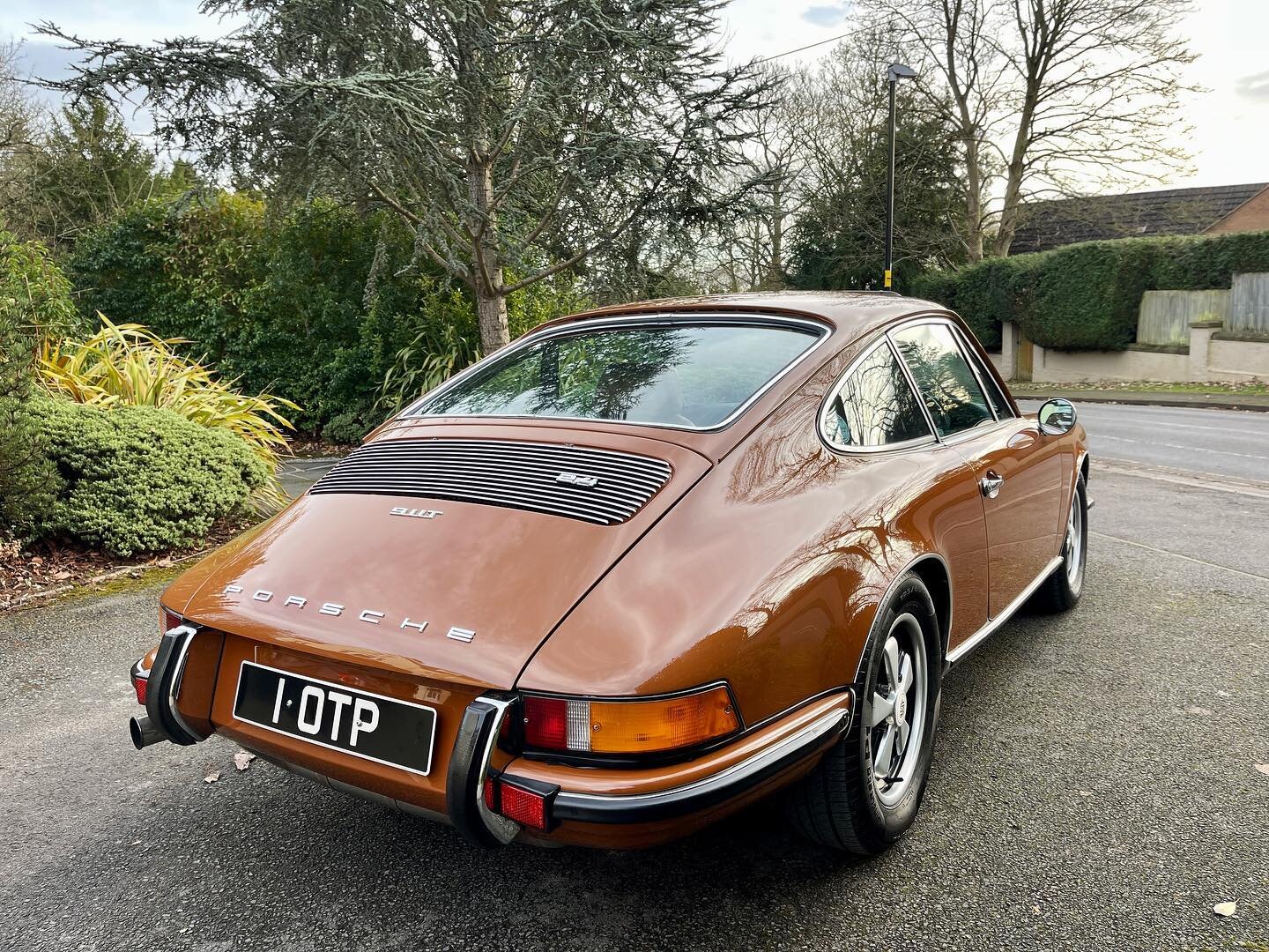 Age only adds to the &lsquo;cool factor&rsquo; of this 72 Porsche 911, the classic lines and iconic shape are timeless, the patina on this example only adds to its charm. #porscheclassic #porsche911 #porsche #911t #911 #classic #vintage #1972 #aircoo